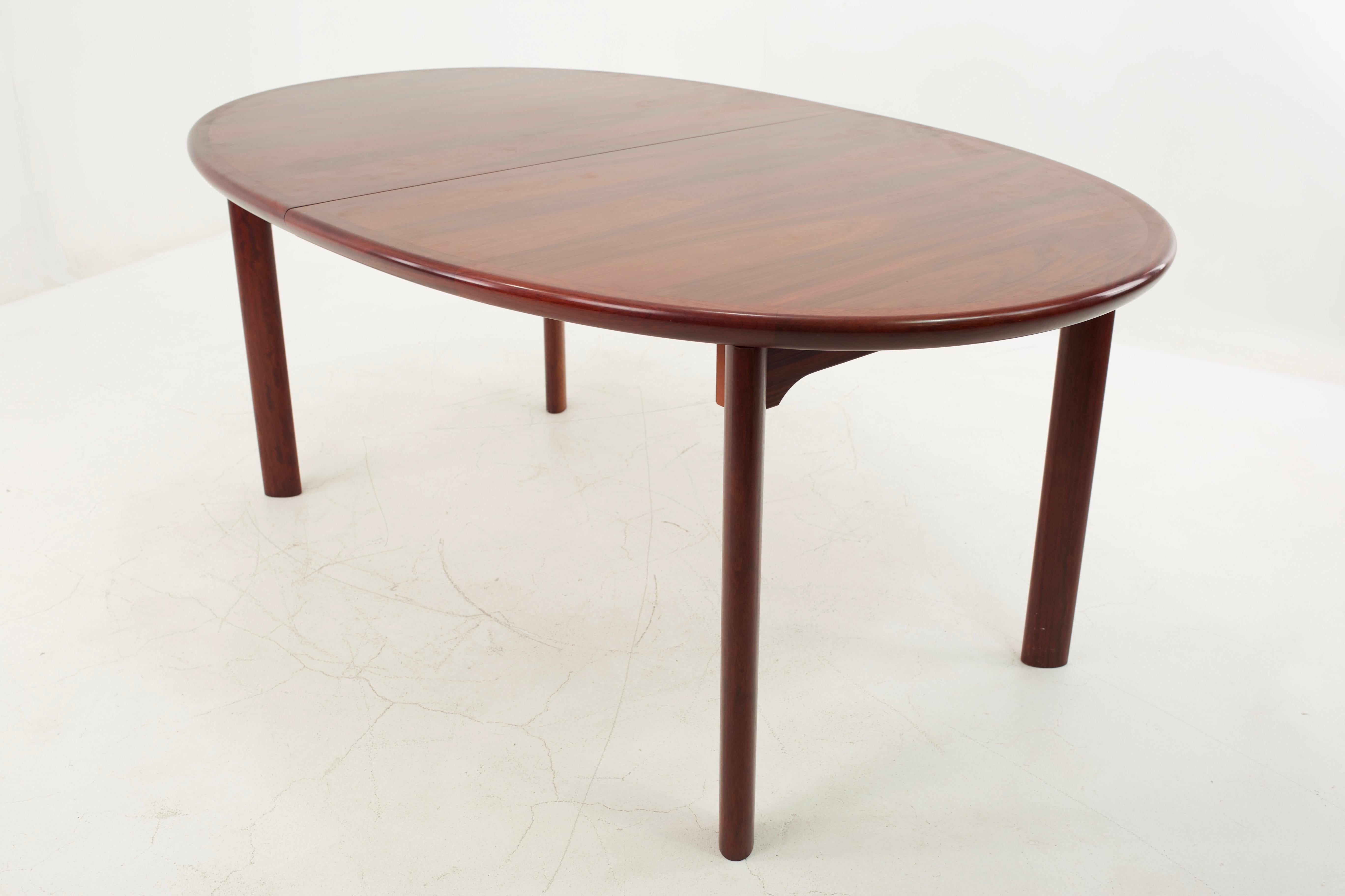 Skovby Mid Century Rosewood Dining Table with 3 Leaves In Excellent Condition In Countryside, IL