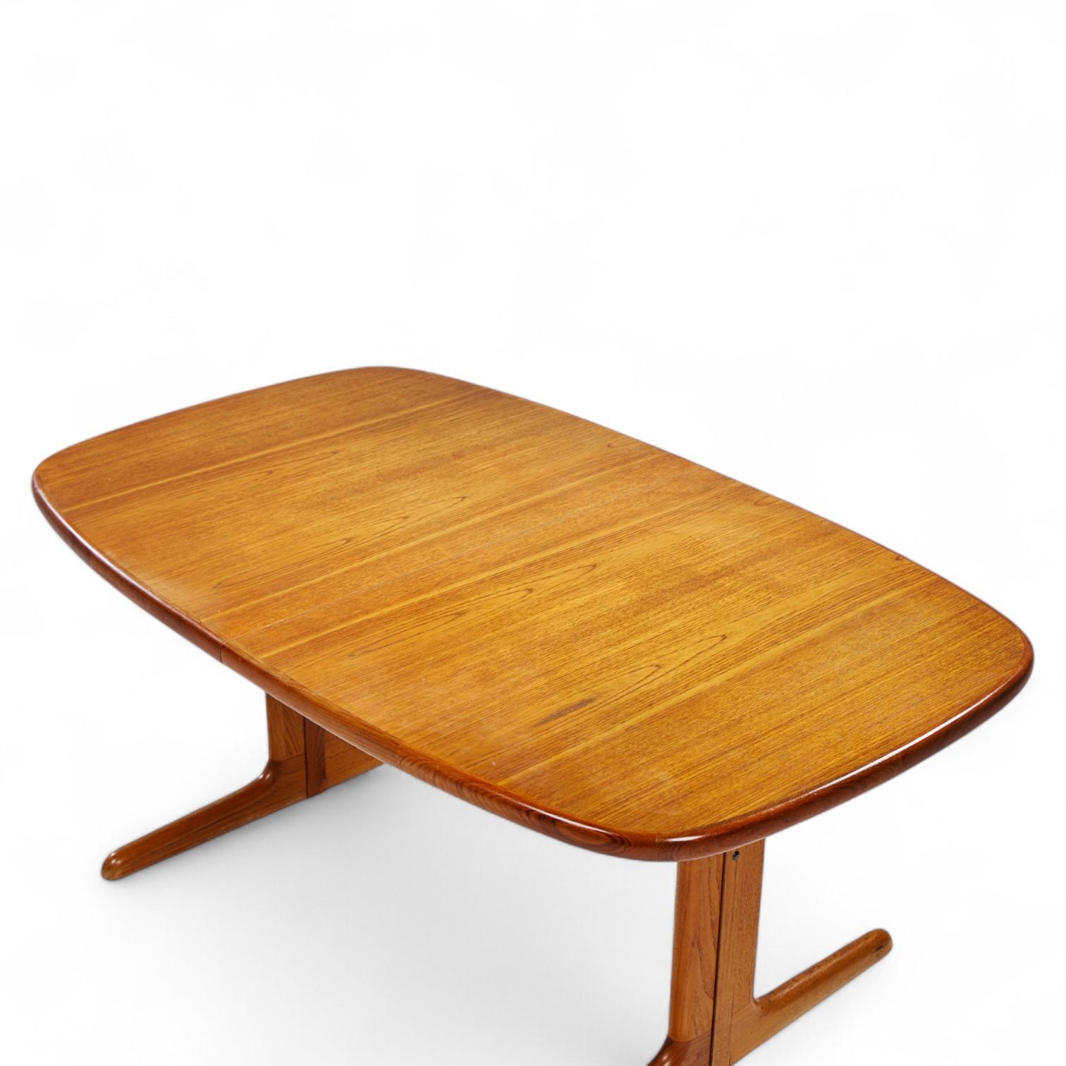 Skovby Mid Century Teak Hidden Leaf Dining Table with 2 Leaves For Sale 4