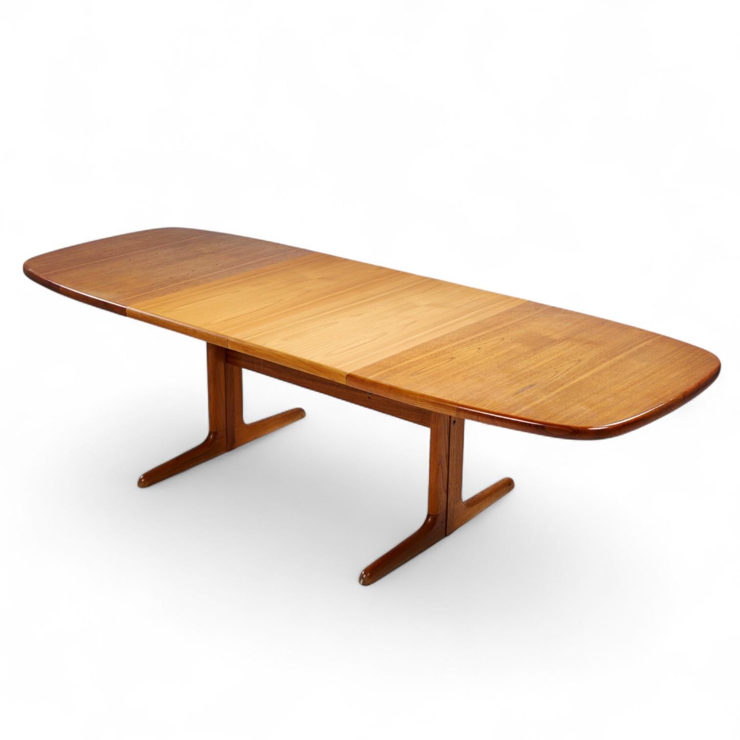Skovby Mid Century Teak Hidden Leaf Dining Table with 2 Leaves For Sale 5