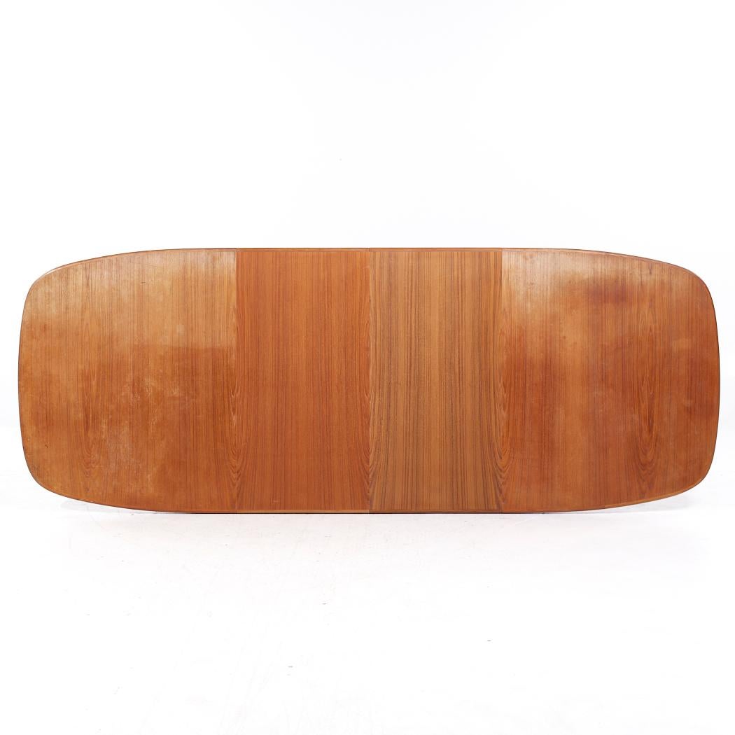 Skovby Mid Century Teak Hidden Leaf Dining Table with 2 Leaves (Table de salle à manger en teck du milieu du siècle) en vente 7