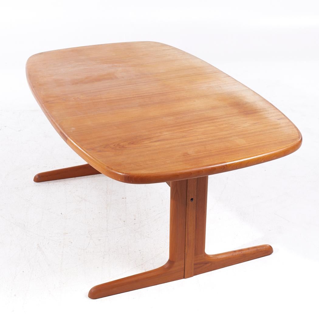 Skovby Mid Century Teak Hidden Leaf Dining Table with 2 Leaves In Good Condition For Sale In Countryside, IL