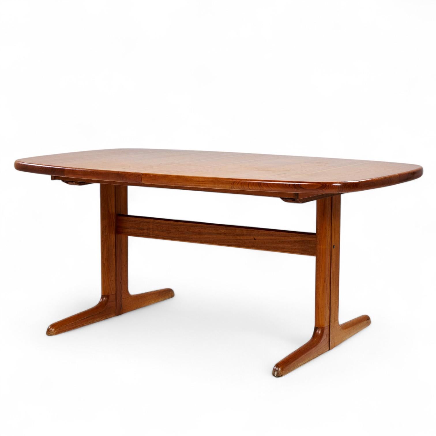 Skovby Mid Century Teak Hidden Leaf Dining Table with 2 Leaves For Sale 1