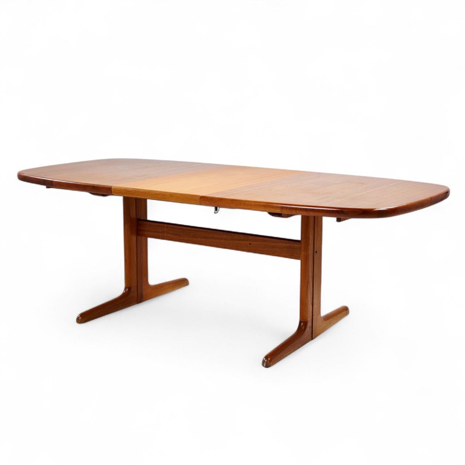 Skovby Mid Century Teak Hidden Leaf Dining Table with 2 Leaves For Sale 3