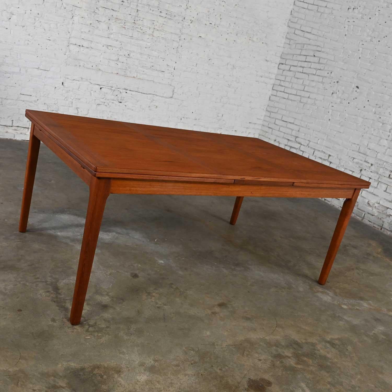 Skovby Mobelfabrik A/S Scandinavian Modern Teak Draw Leaf Extending Dining Table 6