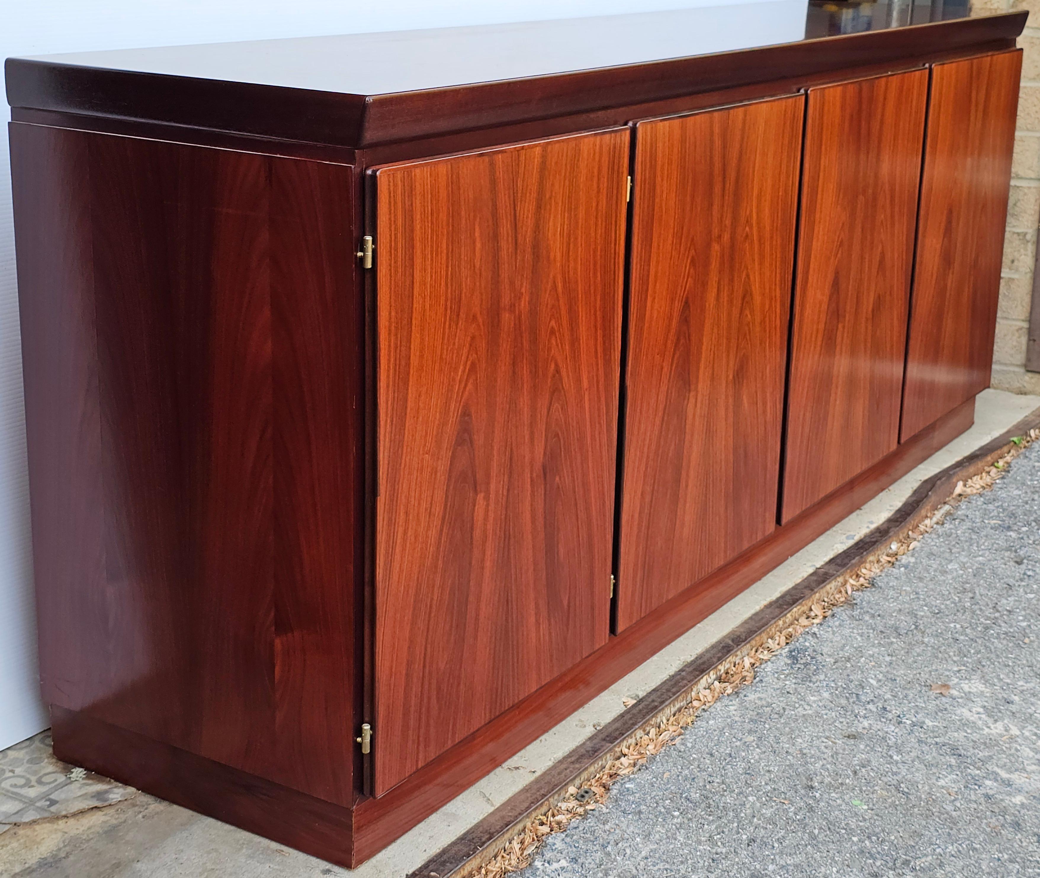 Americano Skovby Mobelfabrik Credenza moderna di metà secolo in legno di palissandro in vendita
