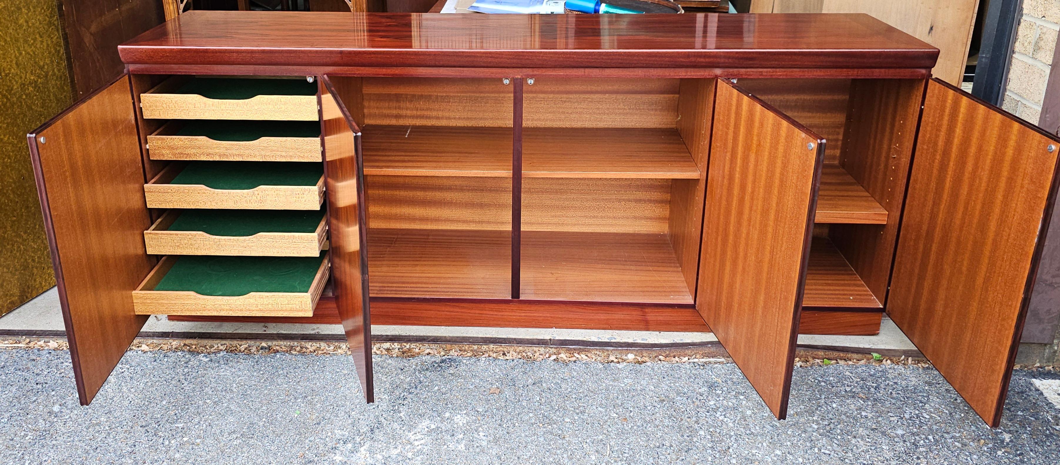 Skovby Mobelfabrik Credenza moderna di metà secolo in legno di palissandro in vendita 1