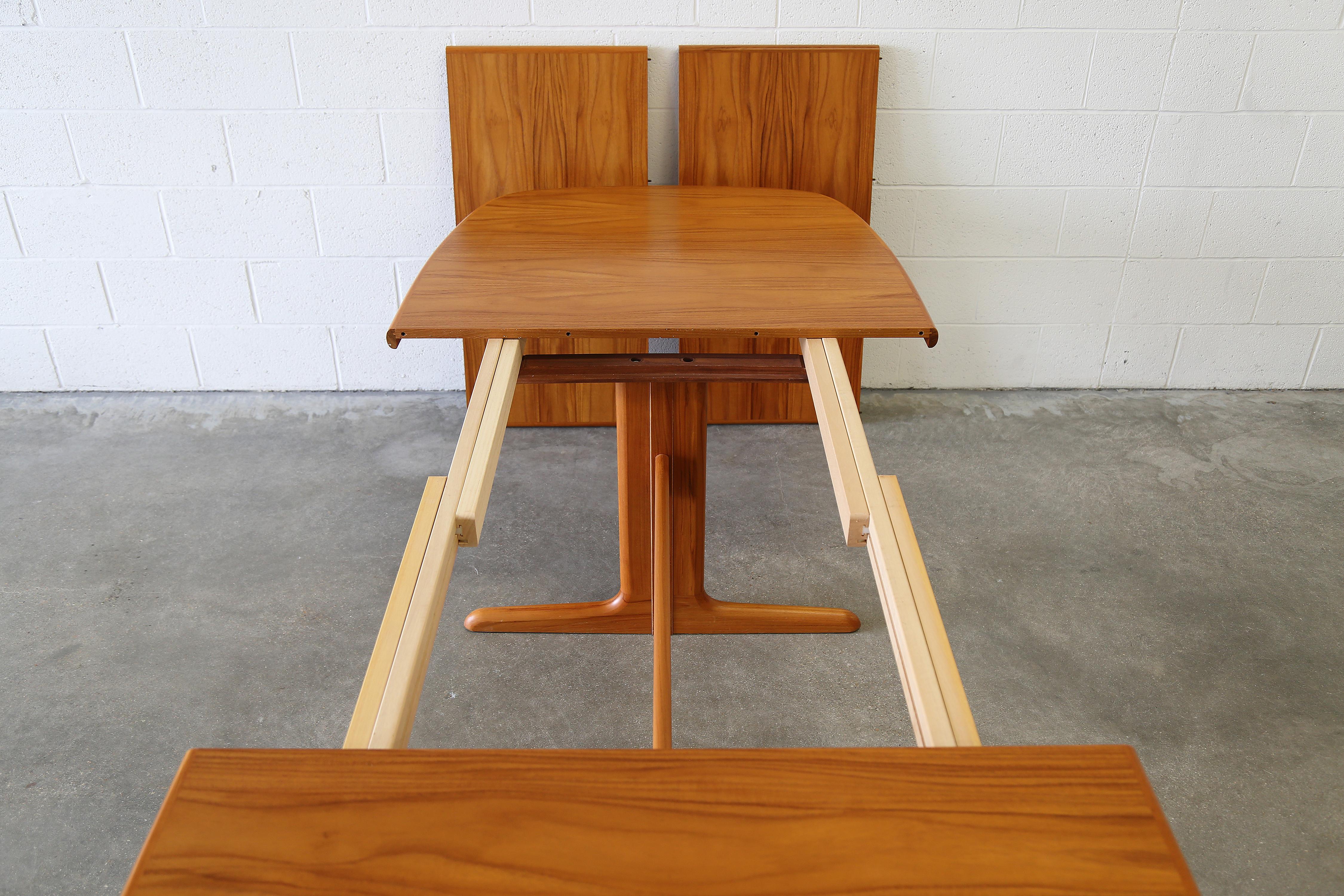 Skovby Mobelfabrik Teakholz-Esstisch Dänisch Modern, ca. 1970er Jahre im Angebot 3