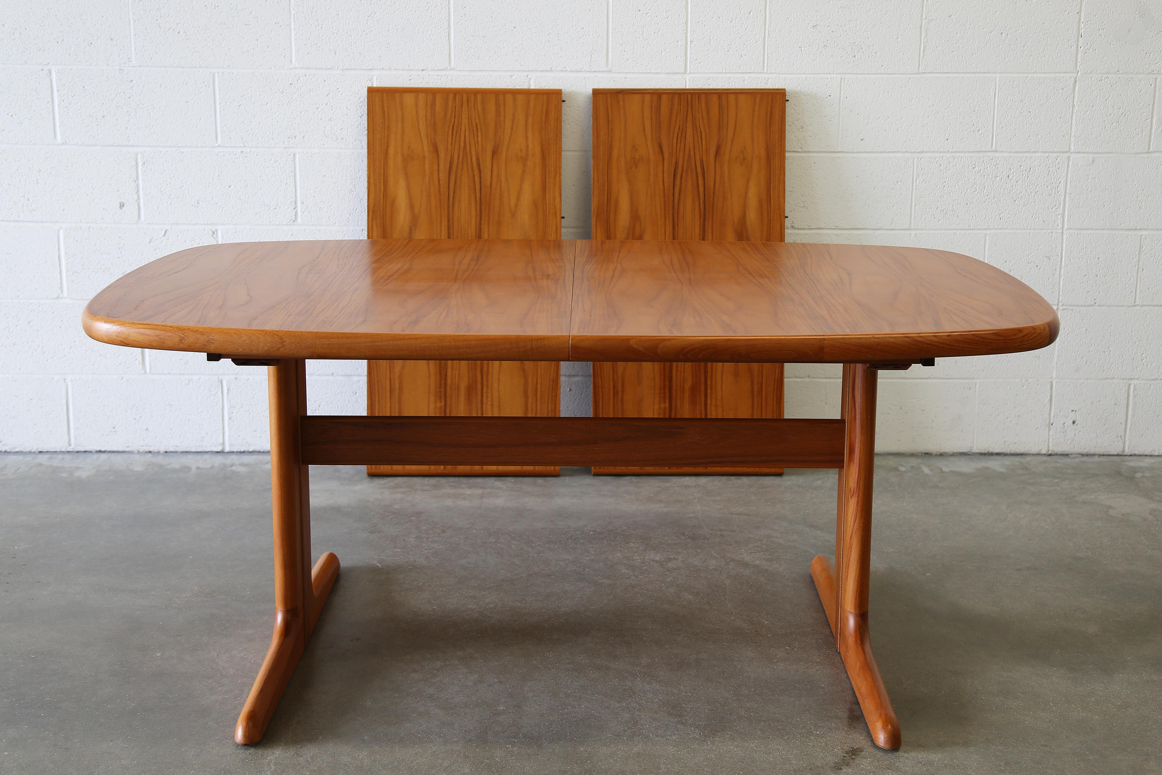 Skovby Mobelfabrik Teakholz-Esstisch Dänisch Modern, ca. 1970er Jahre im Angebot 4