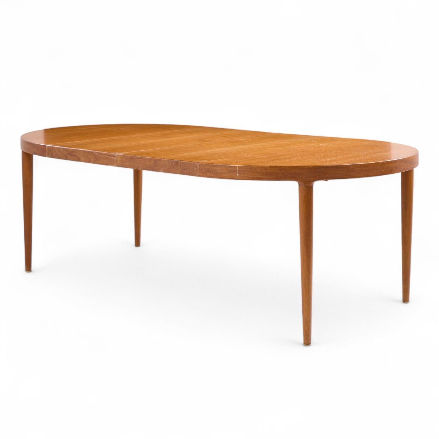 Skovmand & Andersen for Moreddi Danish Teak Expanding Dining Table with 2 Leaves Moderno de mediados de siglo en venta
