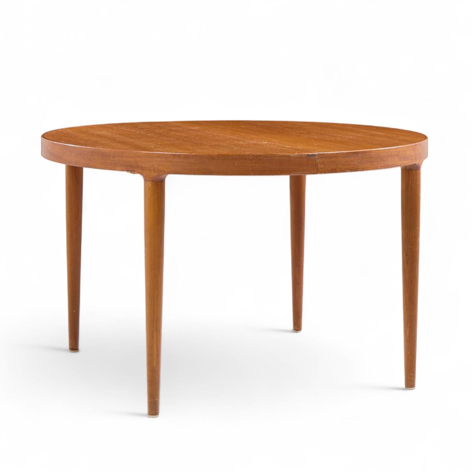 Skovmand & Andersen for Moreddi Danish Teak Expanding Dining Table with 2 Leaves siglo XX en venta