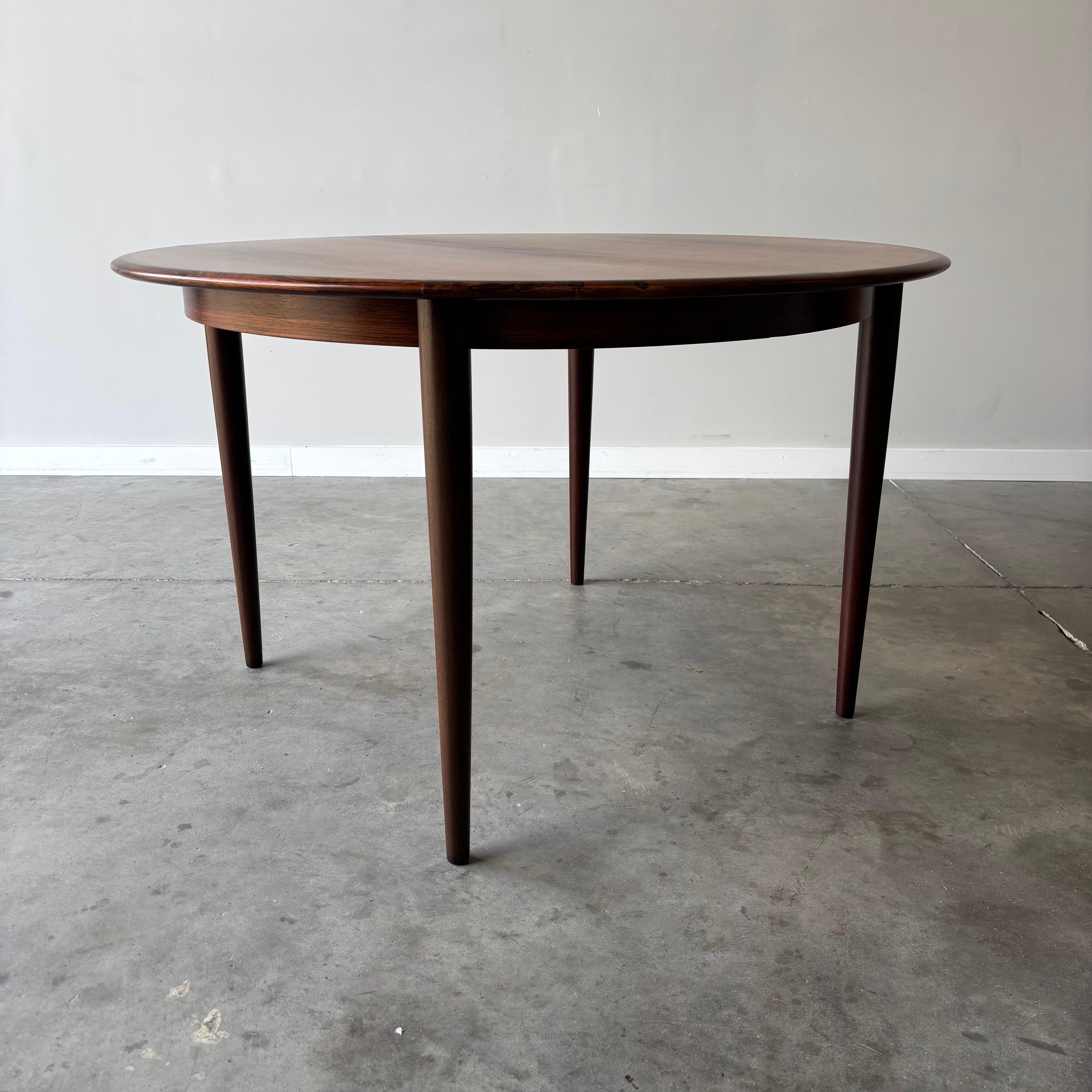 XX secolo Tavolo da pranzo in palissandro di Skovmand and Andersen - Moderno danese espandibile, da 48 a 126 pollici in vendita