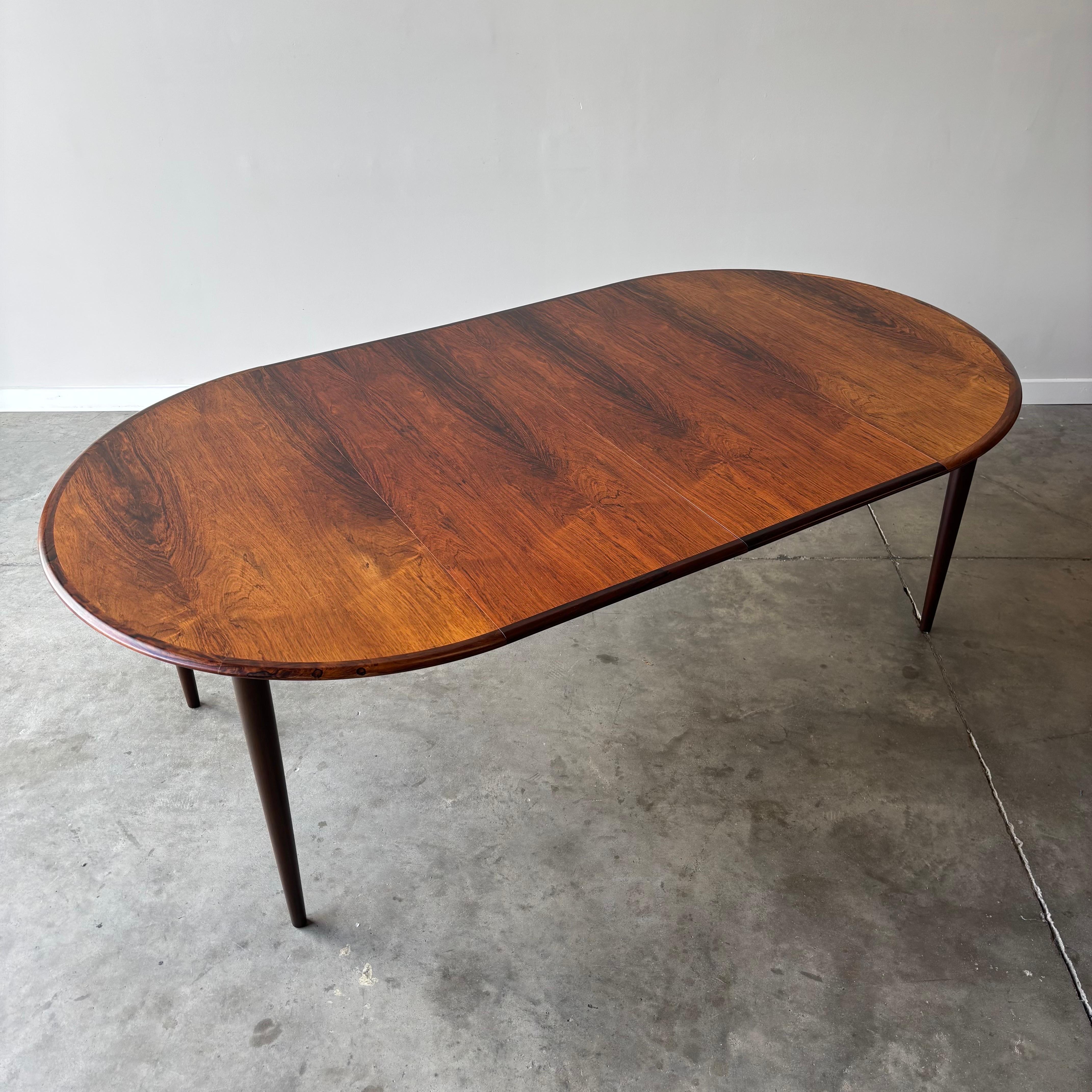 Palissandro Tavolo da pranzo in palissandro di Skovmand and Andersen - Moderno danese espandibile, da 48 a 126 pollici in vendita