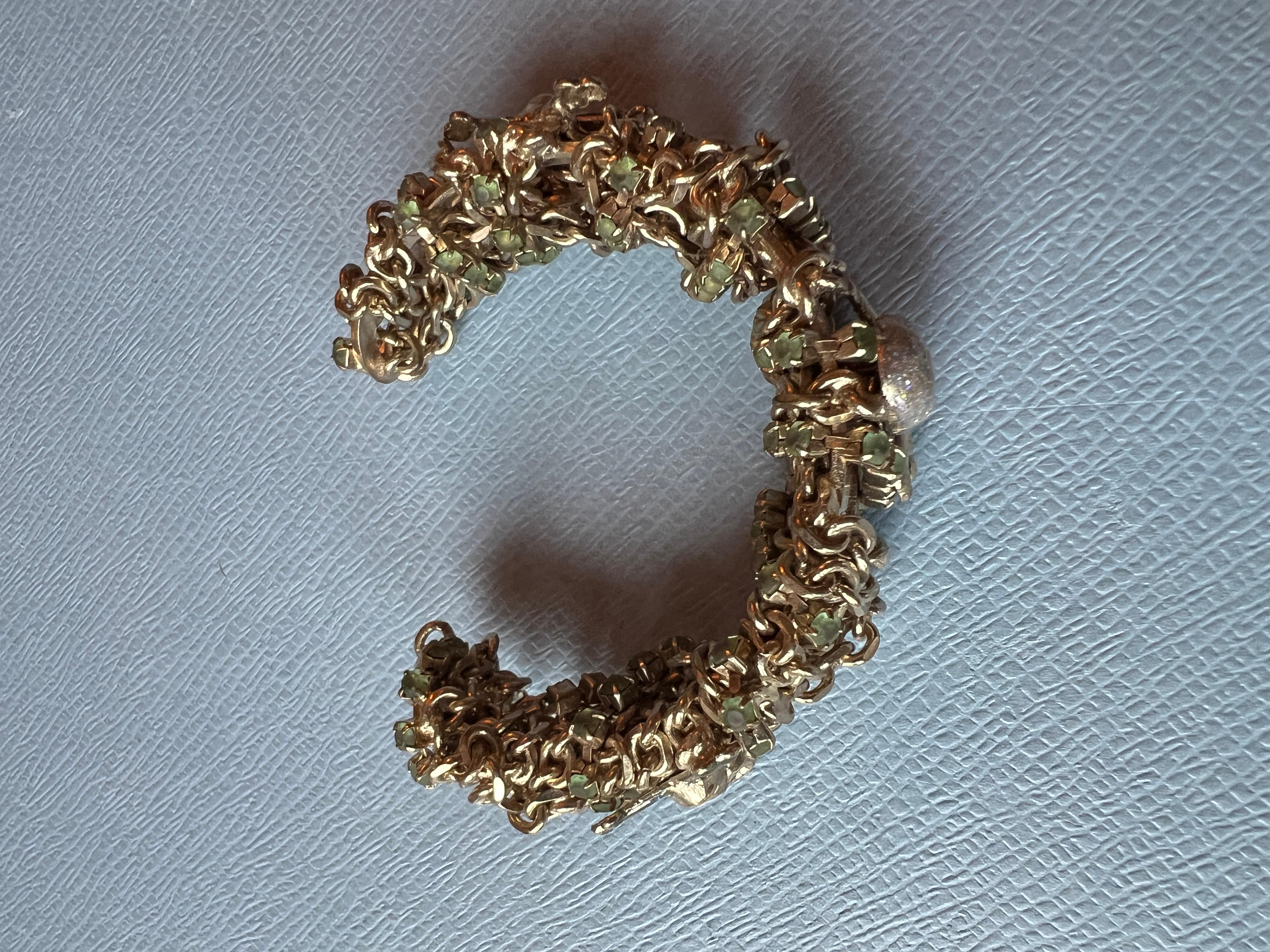 Bracciale a catena con osso di teschio placcato in oro e con catena di smalto e cristalli, Vintage 2008. 

Taglia Small 


J DAUPHIN, fondato nel 2006 da Johanna Dauphin, è un marchio sinonimo di lusso, sostenibilità e spirito rock'n'roll. La