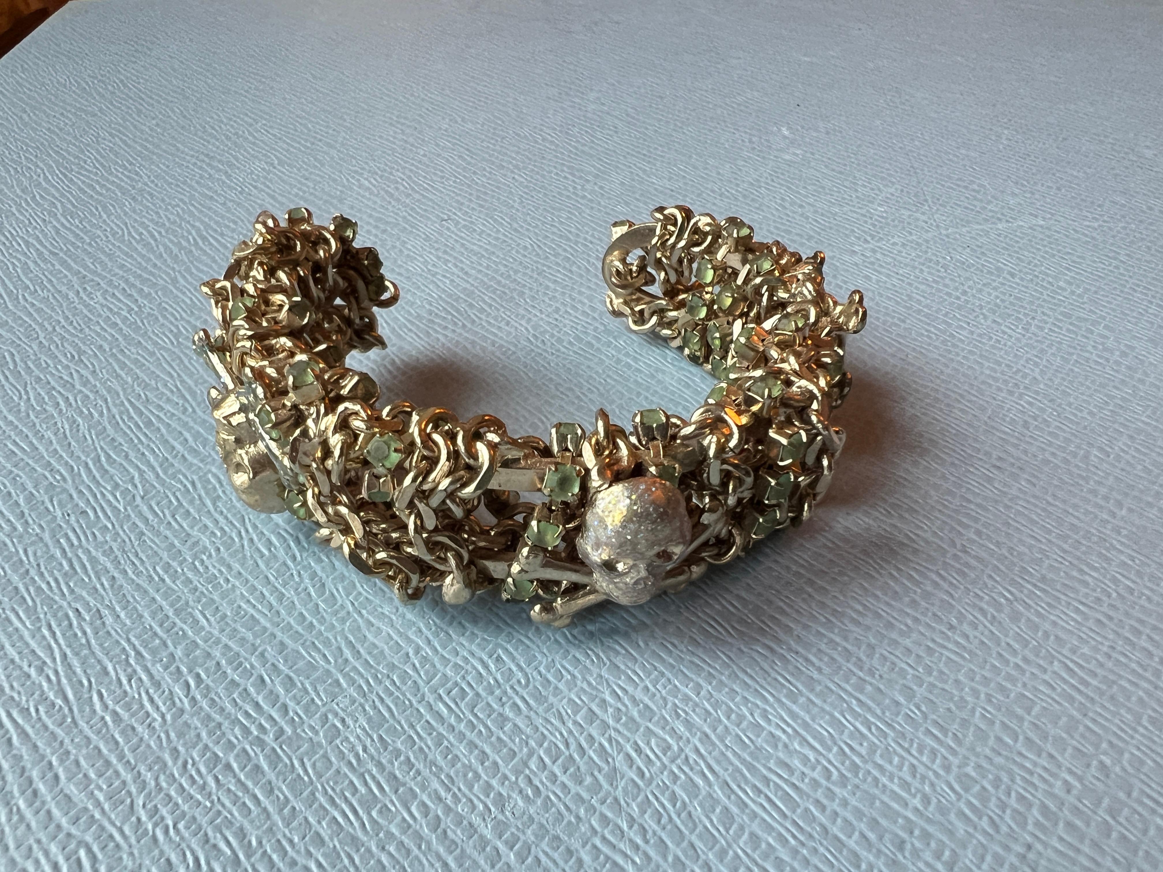 Moderno Bracciale a catena con osso di teschio Vintage in vendita