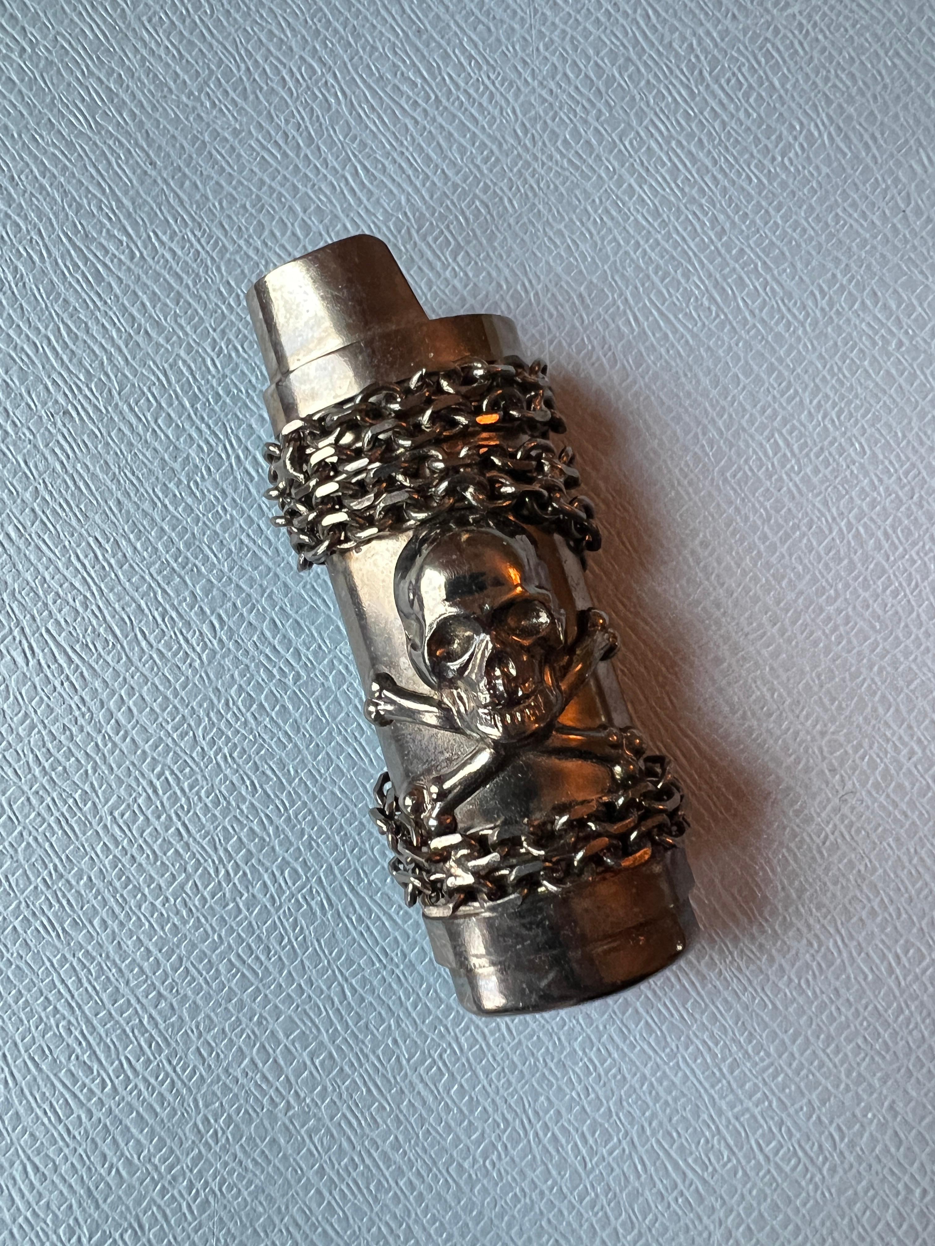Skull Bone Light  Holder Chain Ruthenium Plated Vintage In New Condition For Sale In Los Angeles, CA