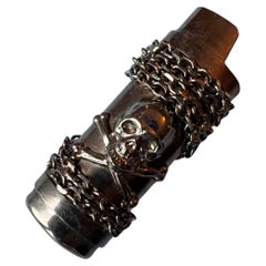 Schädel-Knochen-Light  Holder Kette Ruthenium vergoldet Vintage
