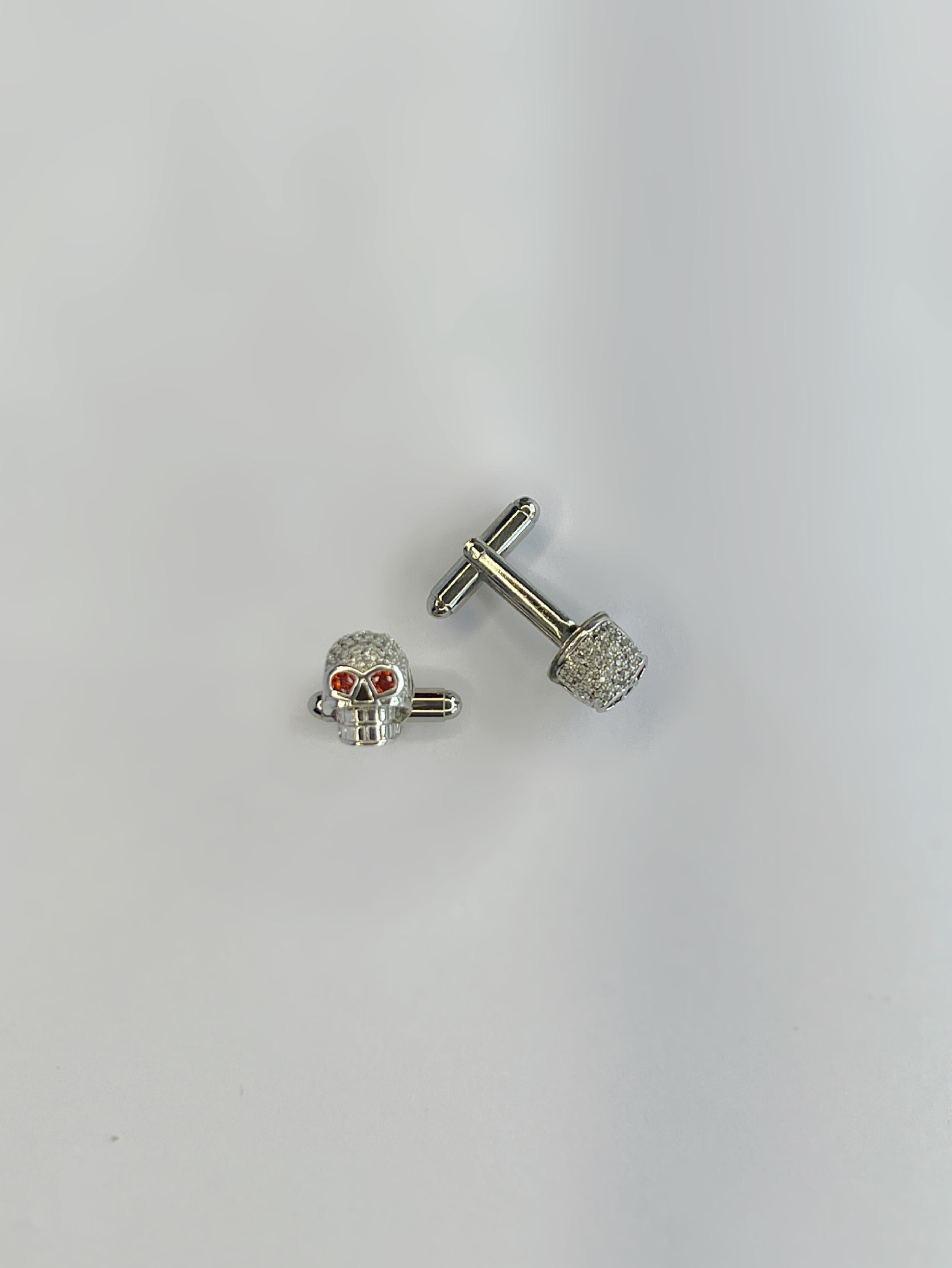 Taglio brillante Gemelli con teschio e cristalli Swarovski in vendita