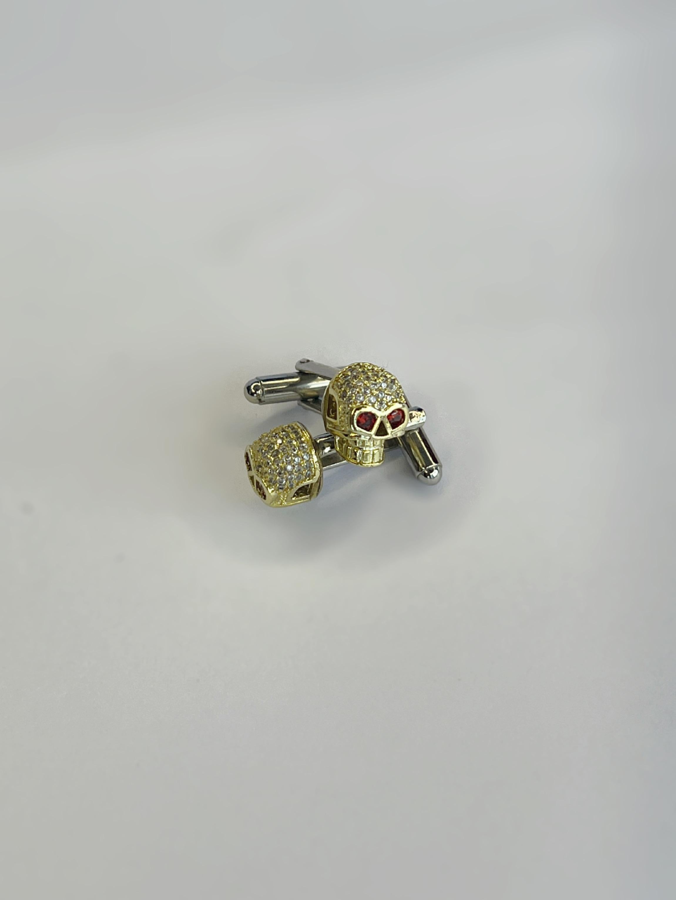 Taille brillant Boutons de manchette crâne avec cristaux Swarovski en vente