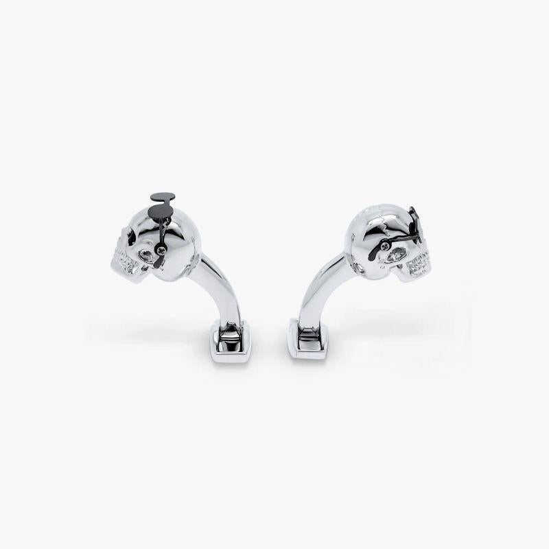 Skull Mechanical cufflinks in stainless steel

Our signature skulls contain elements of movement to create a design which perfectly captures the Tateossian style. The Aviator skull is equipped with gunmetal sunglasses, which can be lifted up and