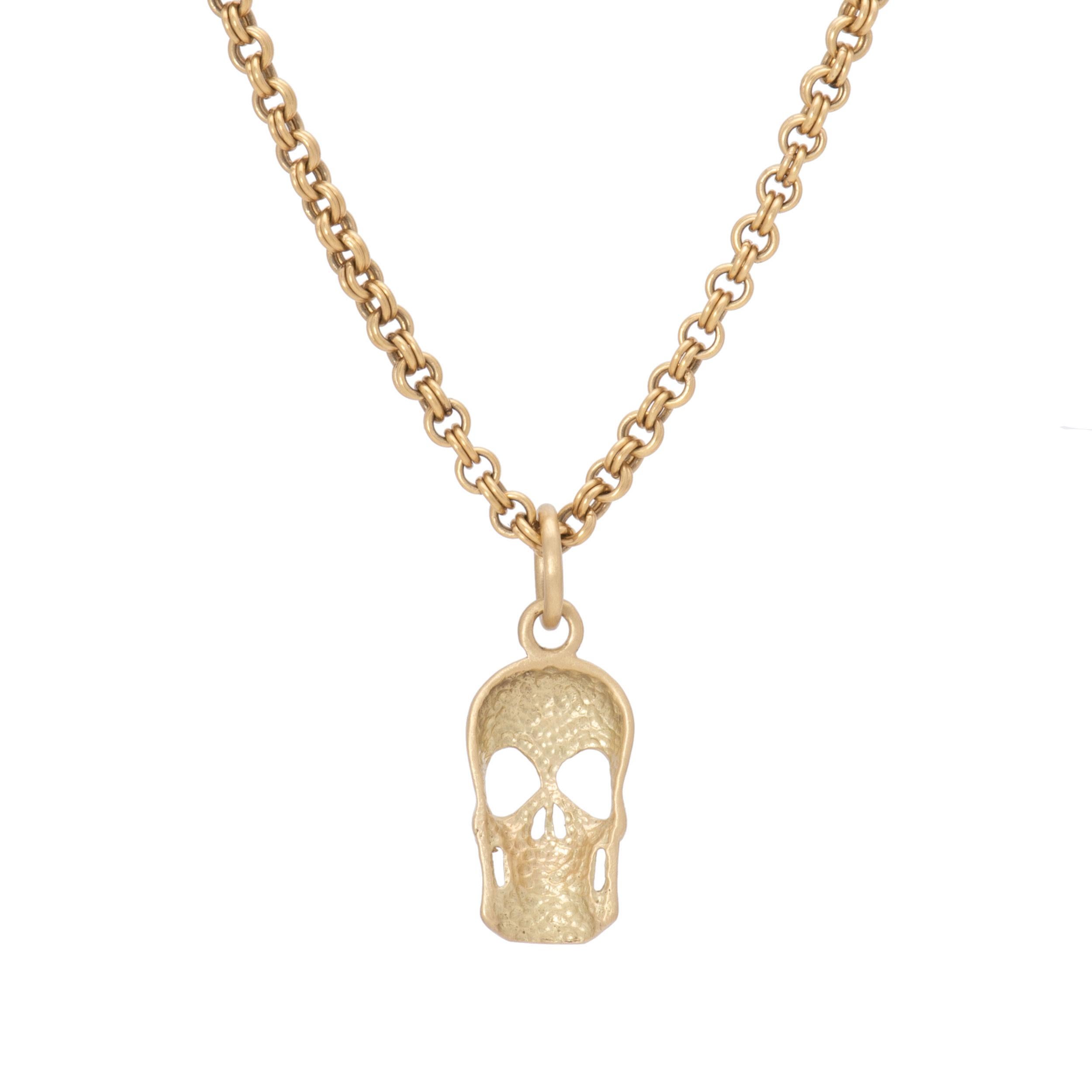 Skull Pendant in 18 Karat Gold For Sale 1