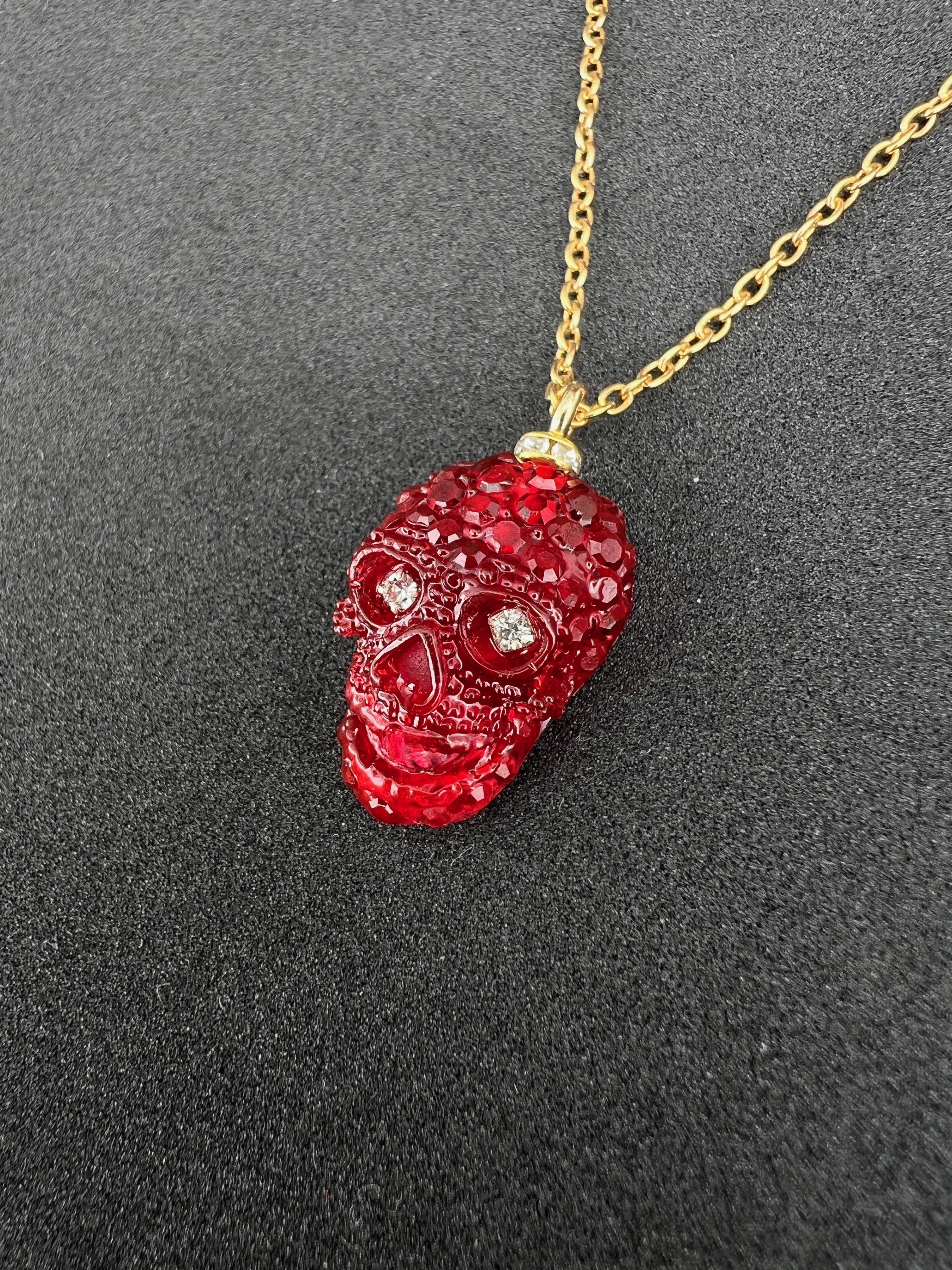 Taglio brillante Collana con ciondolo a forma di teschio. in vendita