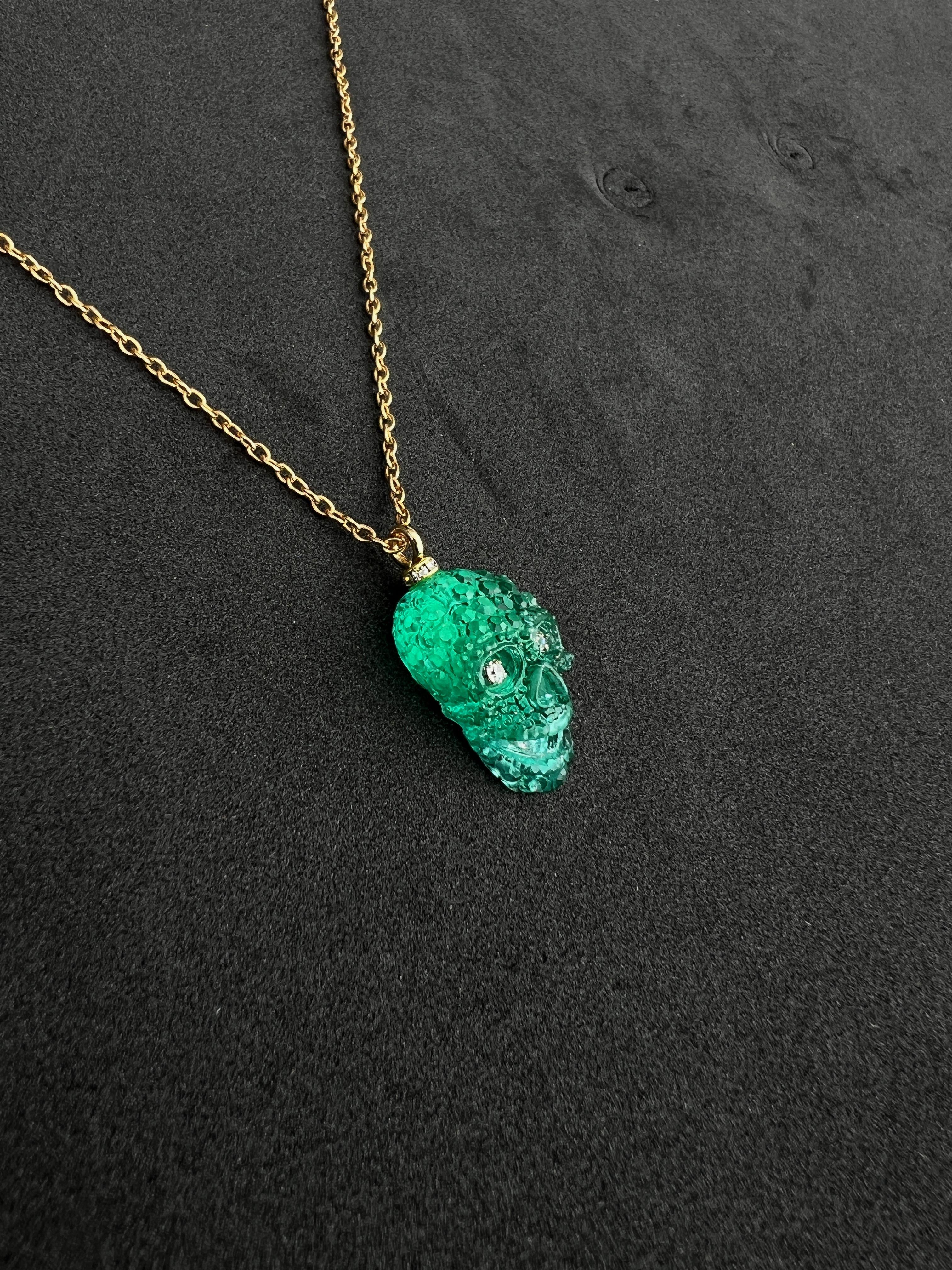 Taglio brillante Collana con ciondolo a forma di teschio. in vendita