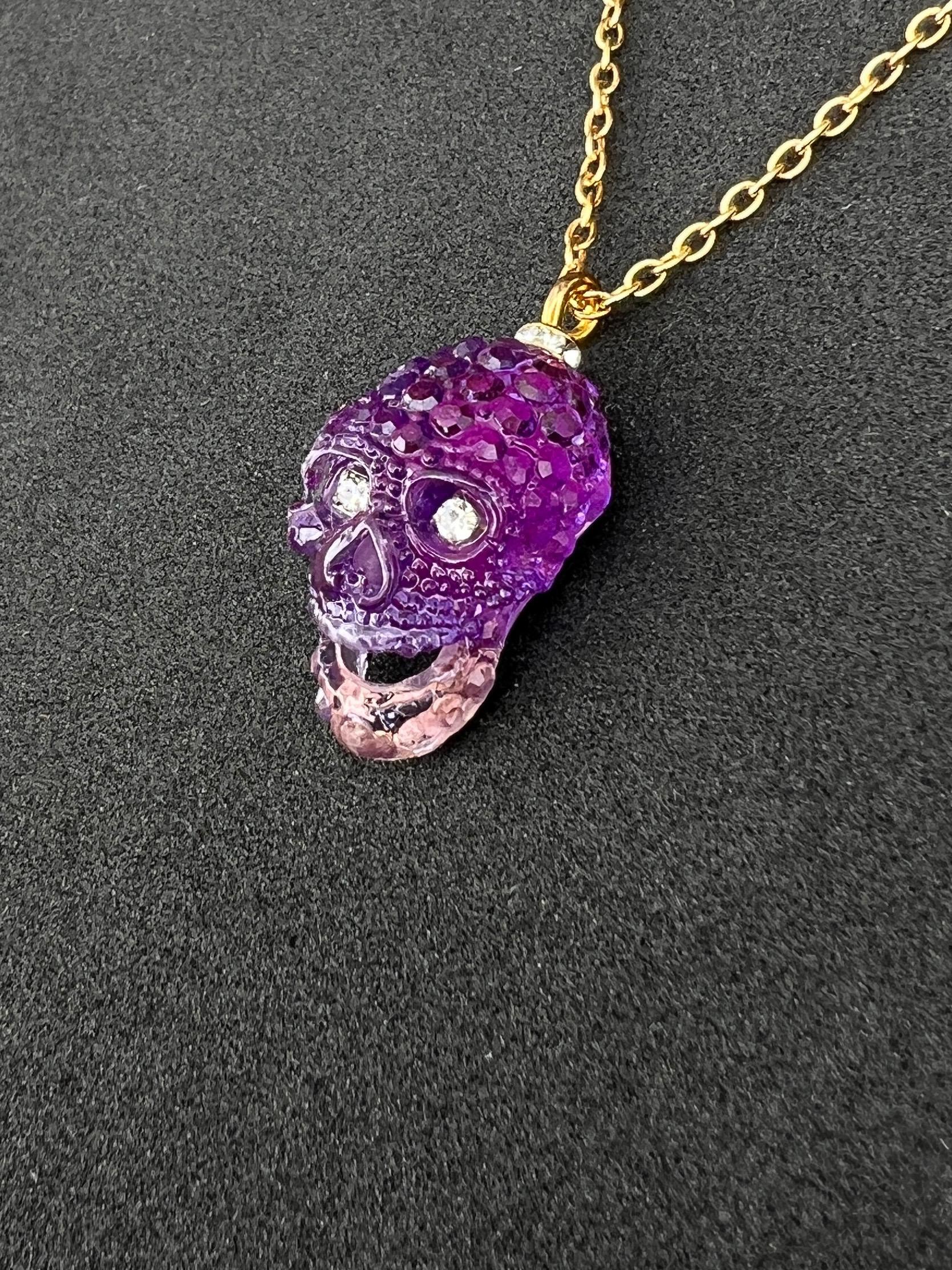 Taglio brillante Collana con ciondolo a forma di teschio. in vendita
