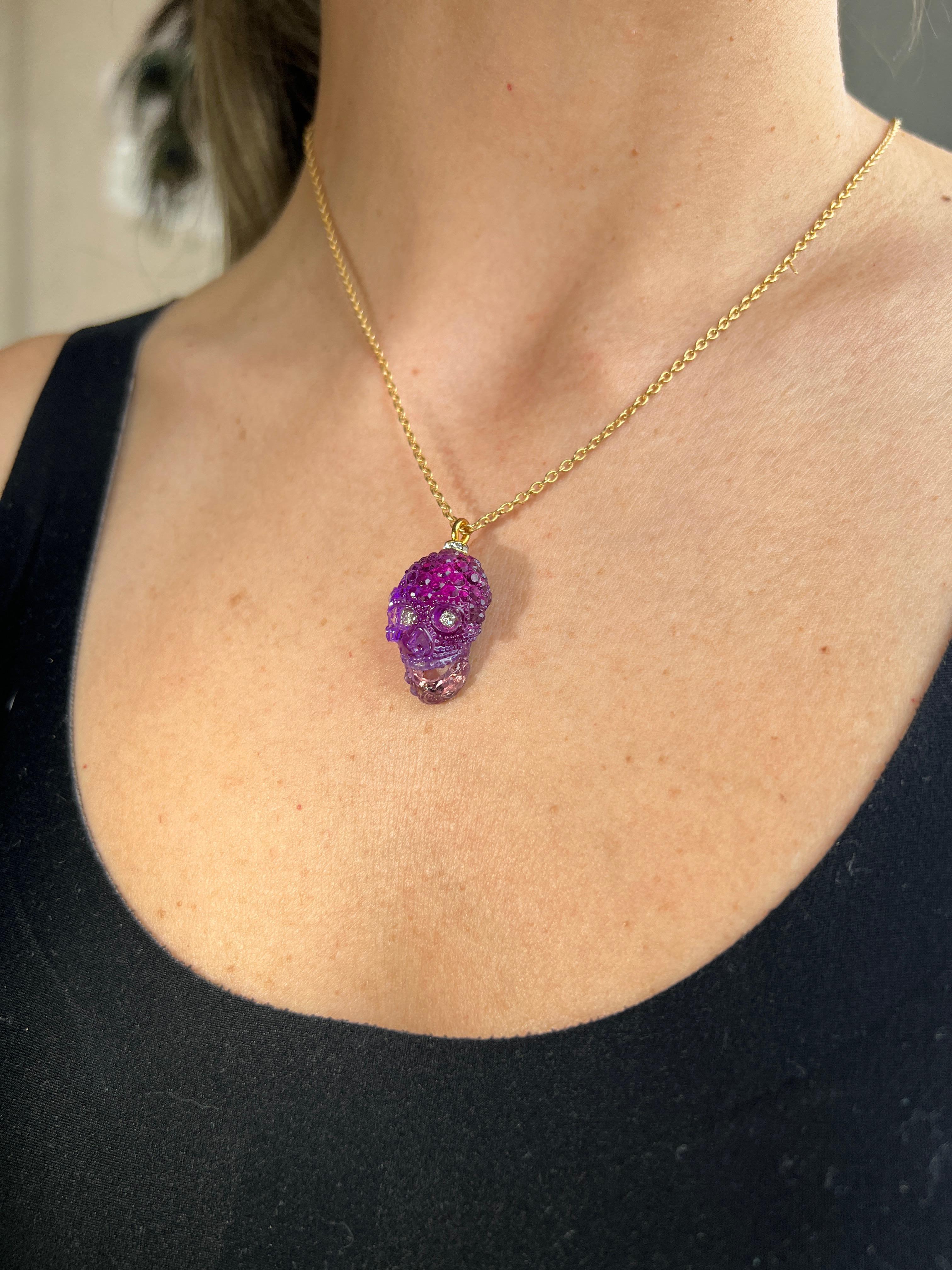 da uomo o donna Collana con ciondolo a forma di teschio. in vendita