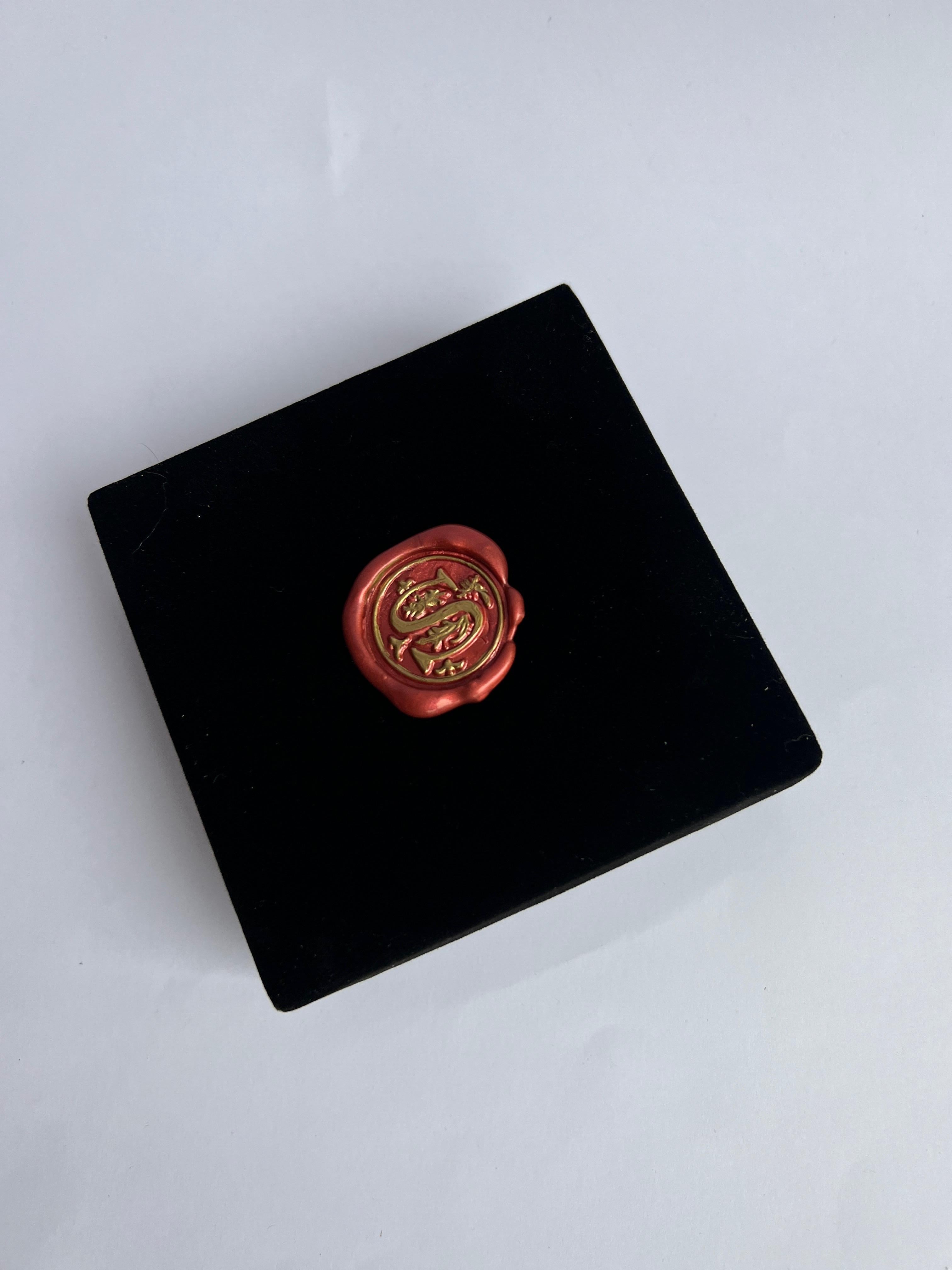 Collana con ciondolo a forma di teschio. in vendita 1