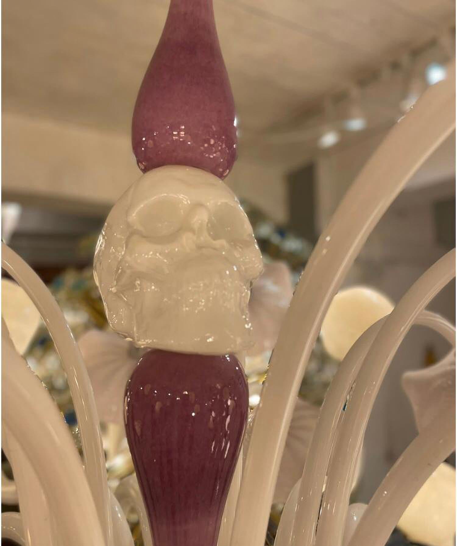 Italian 'Skulls' Chandelier in Murano Glass In Good Condition For Sale In London, GB