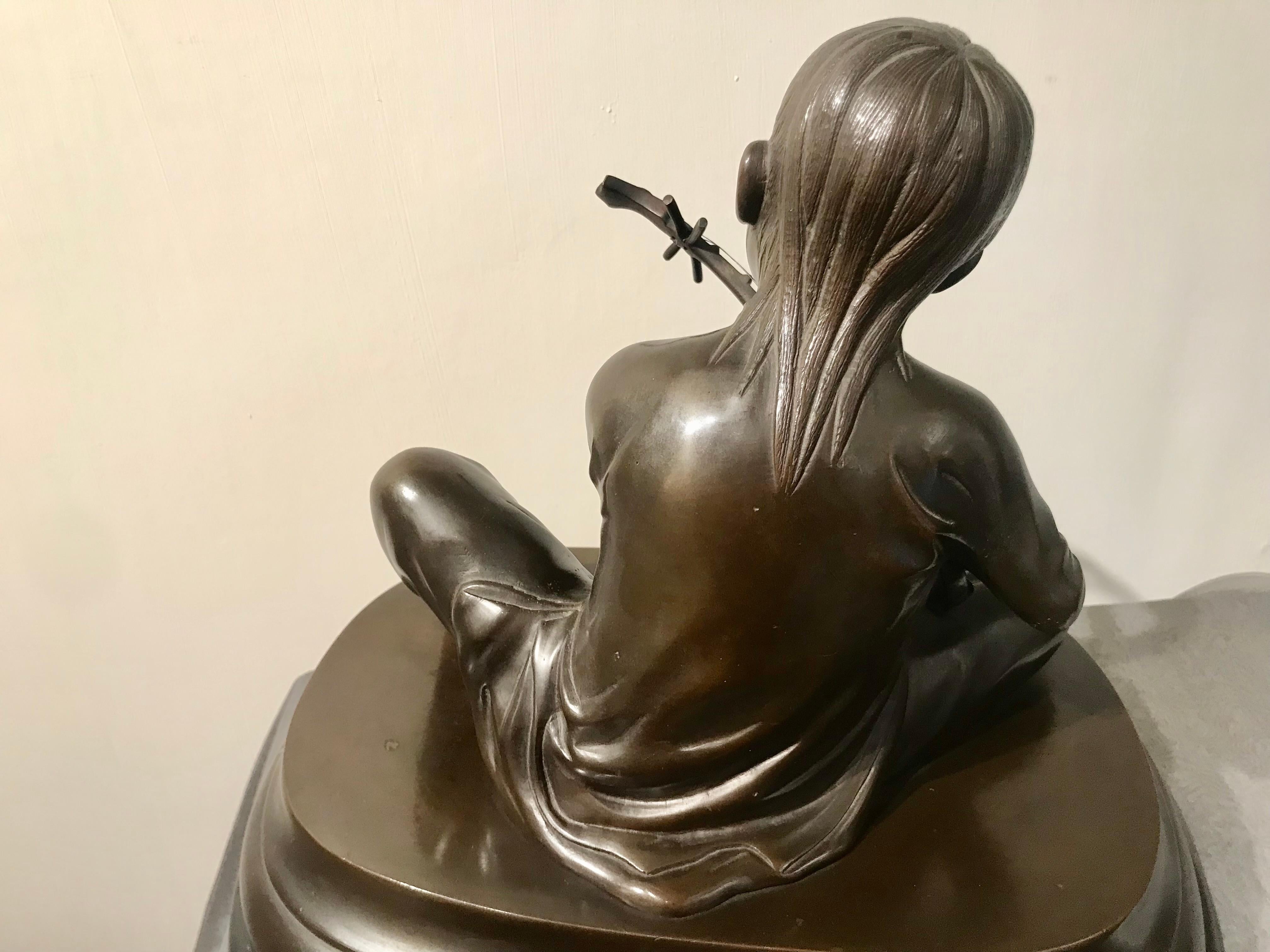 Skulptur „Der junge Musiker“, Bronze, patiniert, Frankreich, 19 Jhdt. For Sale 5