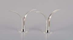 Skultuna, una coppia di portacandele "Liljan" (Lilly) in argento placcato.