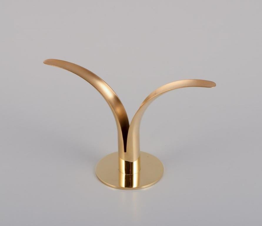 Skultuna „Liljan“ Kerzenhalter aus Messing. Schwedisches Design. 21. C (Skandinavische Moderne) im Angebot