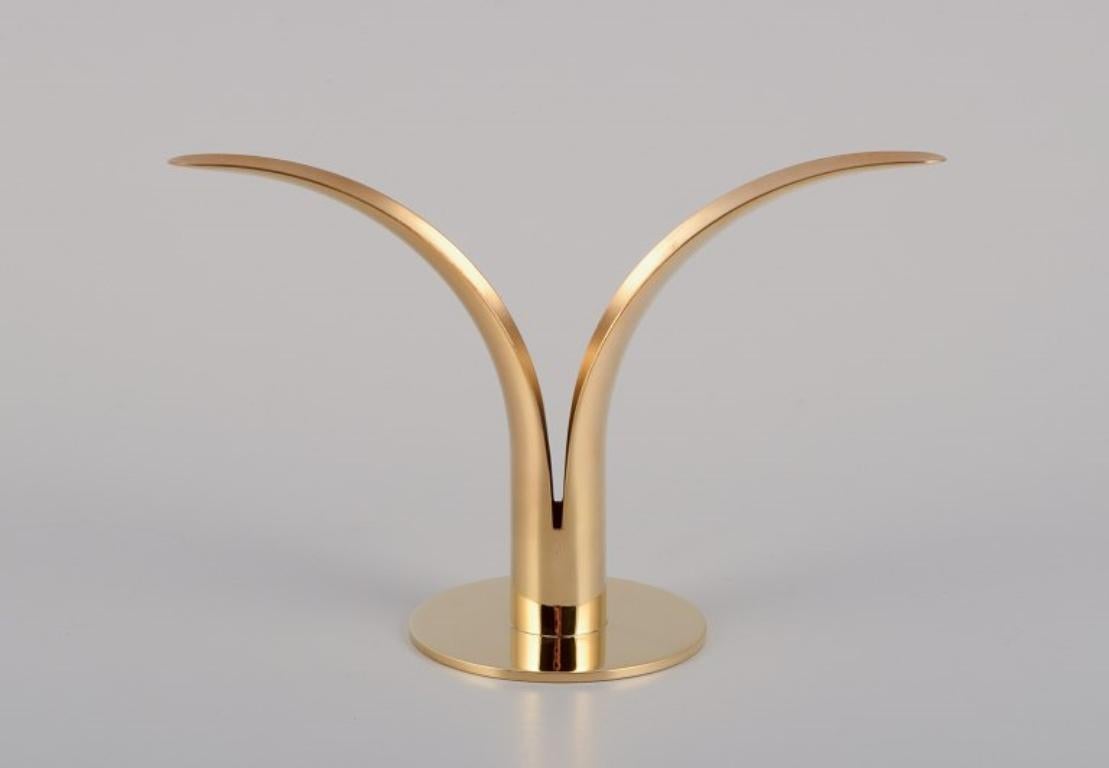 Skultuna „Liljan“ Kerzenhalter aus Messing. Schwedisches modernes Design.  (Skandinavische Moderne) im Angebot