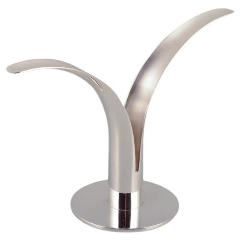 Skultuna „Liljan“ Kerzenhalter aus versilbertem Silber. Schwedisches modernes Design. 21. C im Angebot bei 1stDibs Deutschland