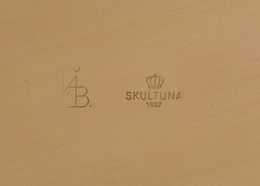 Skultuna, Schweden, Kerzenhalter „Liljan“ aus Messing, modernes Design. (21. Jahrhundert und zeitgenössisch) im Angebot