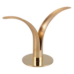 Skultuna, Svezia, portacandele "Liljan" in ottone, design moderno.