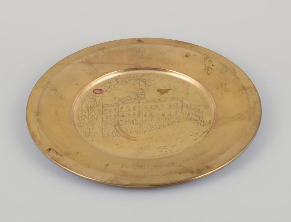 Skultuna, Sweden. Three Christmas cover plates in brass.
Featuring motifs of Swedish mansions.
Used as decorative cover plates for Christmas.
Years: 1986, 1987, and 1988.
Stamped.
In excellent condition with minor signs of use.
Dimensions: D 28.0