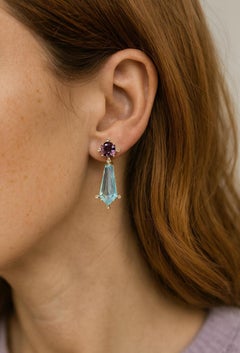 Boucles d'oreilles pendantes en topaze bleu ciel de 13 carats et diamants