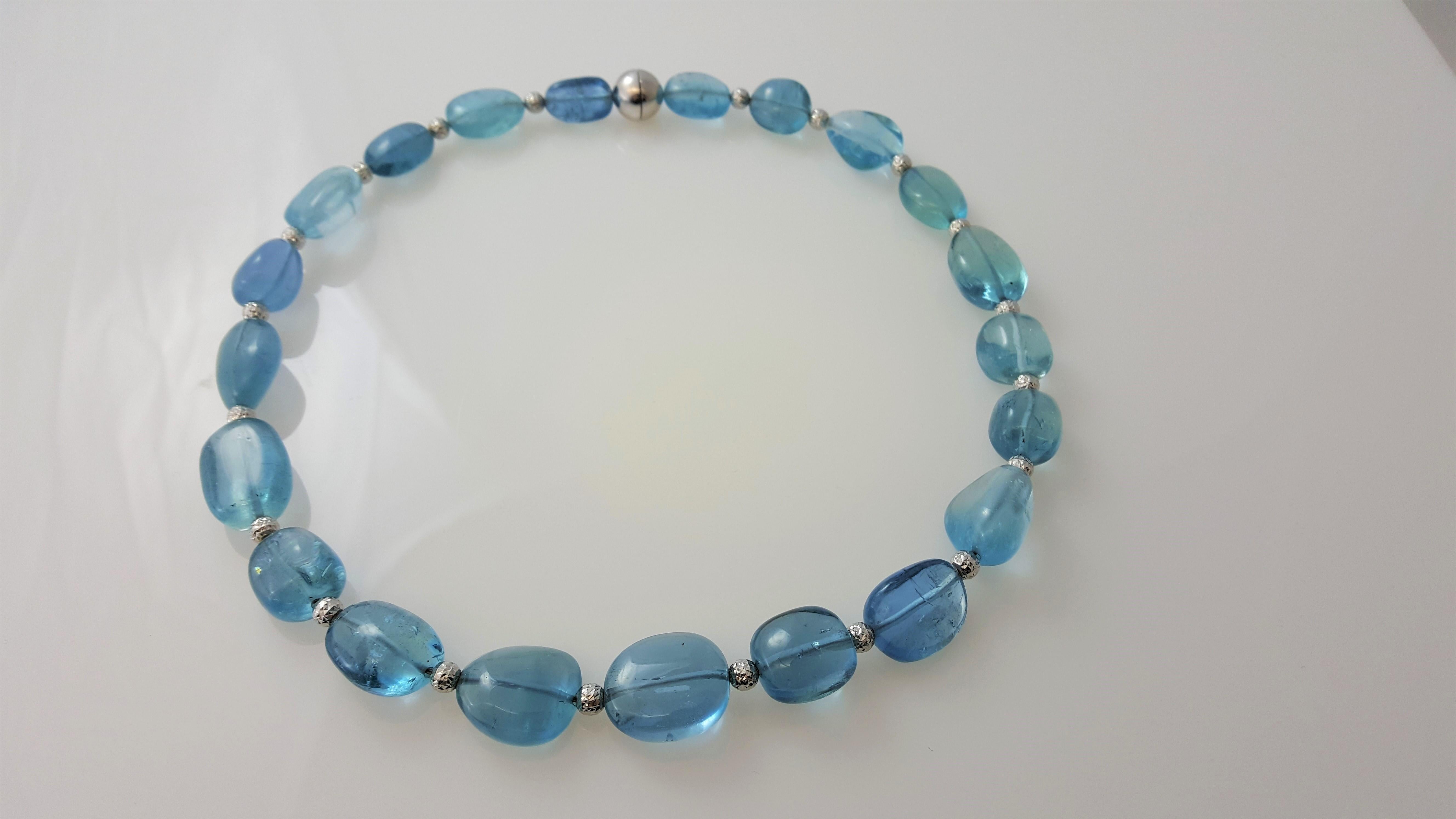 Sky Blue Aquamarine Baroque Beaded Necklace with 18 Carat White Gold In New Condition In Kirschweiler, DE