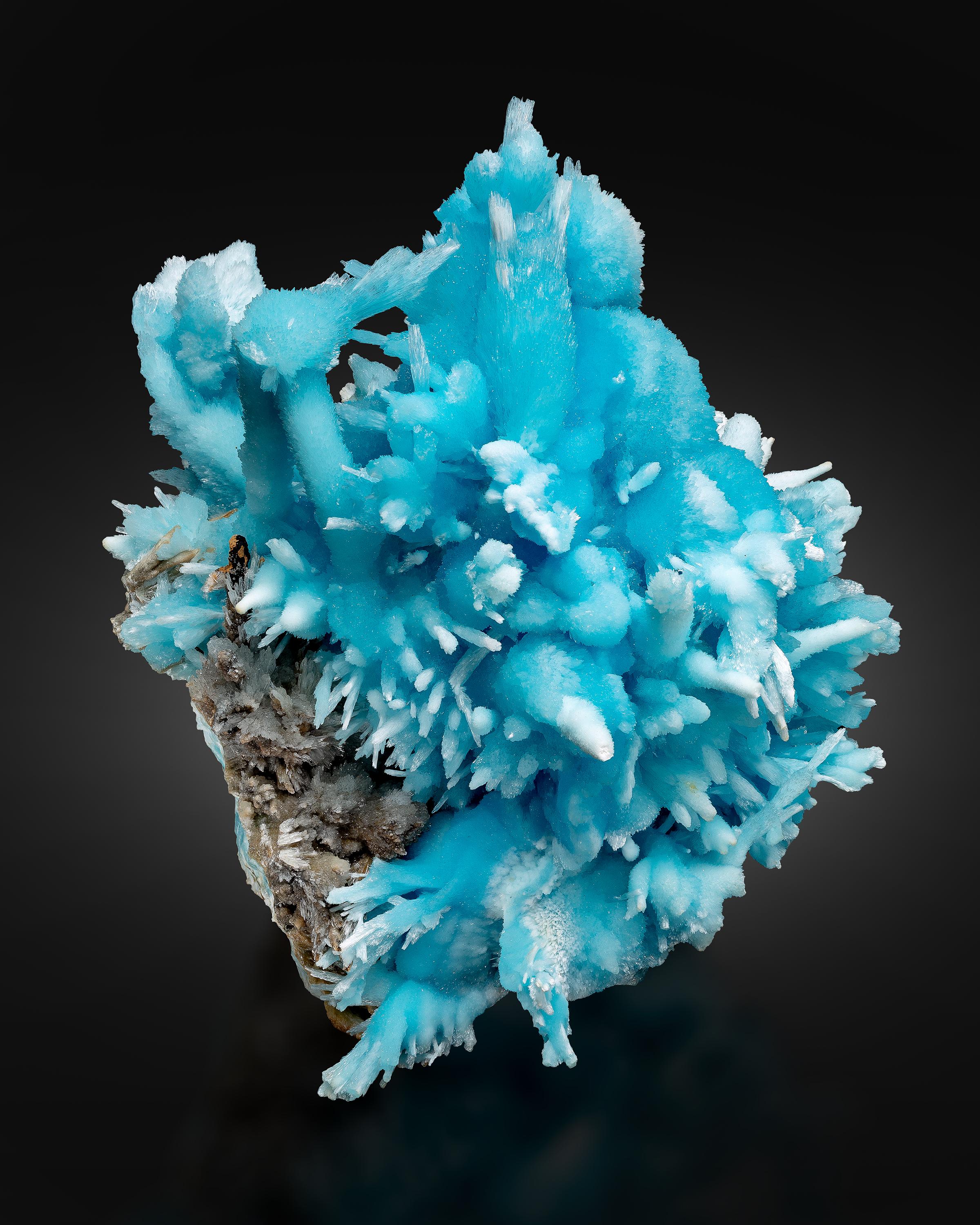 18th Century and Earlier Sky-blue Aragonite Mineral Specimen – Wenshan Mine, China For Sale