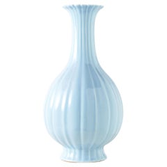 Himmelblau glasierte Vase in Melonenform