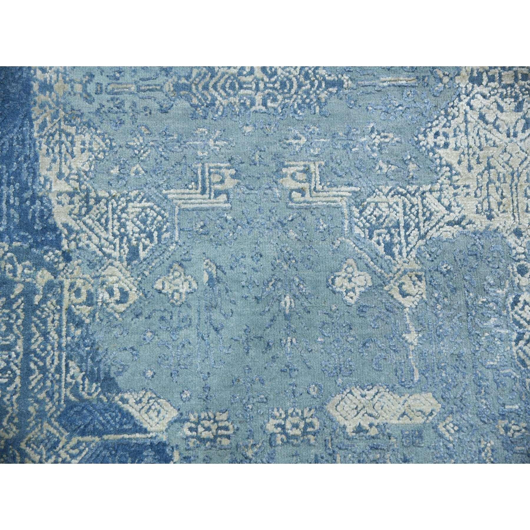 Quadratischer Teppich aus Wolle und reiner Seide in Himmelblau mit handgeknüpftem Schmuckdesign 10' x 10'2