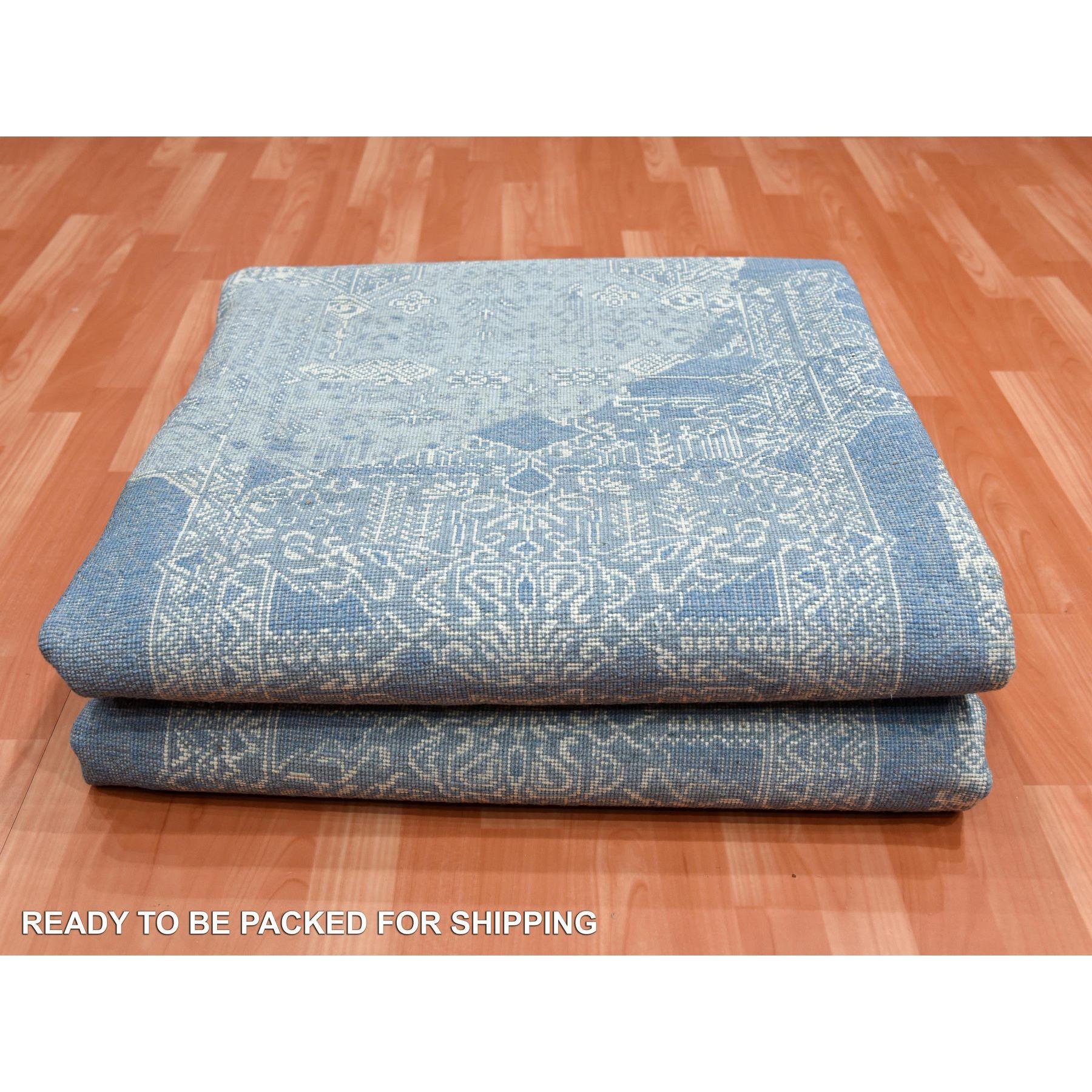 Quadratischer Teppich aus Wolle und reiner Seide in Himmelblau mit handgeknüpftem Schmuckdesign 10' x 10'2