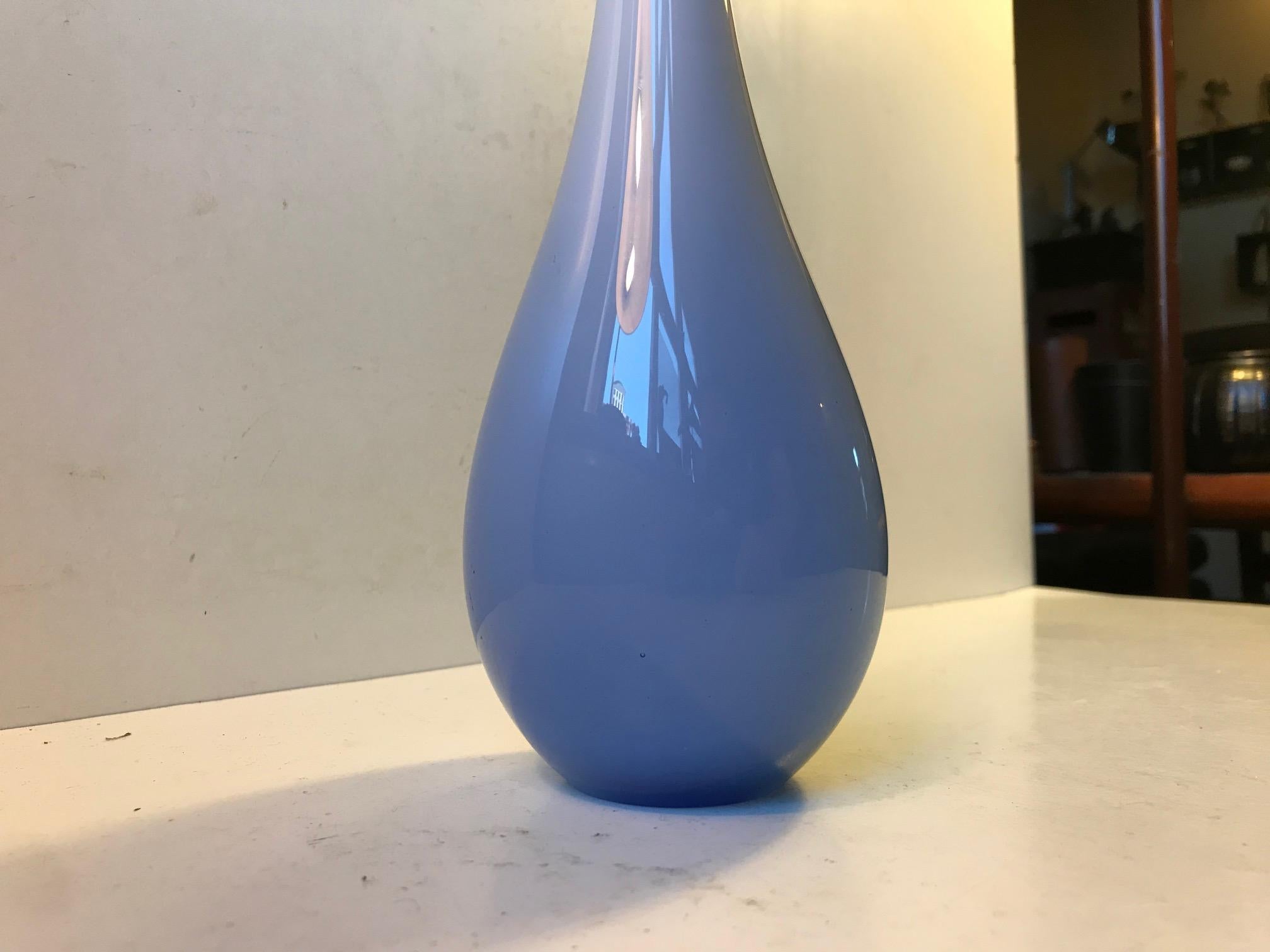 italien Vase bleu ciel à long col de Murano:: années 1960 en vente