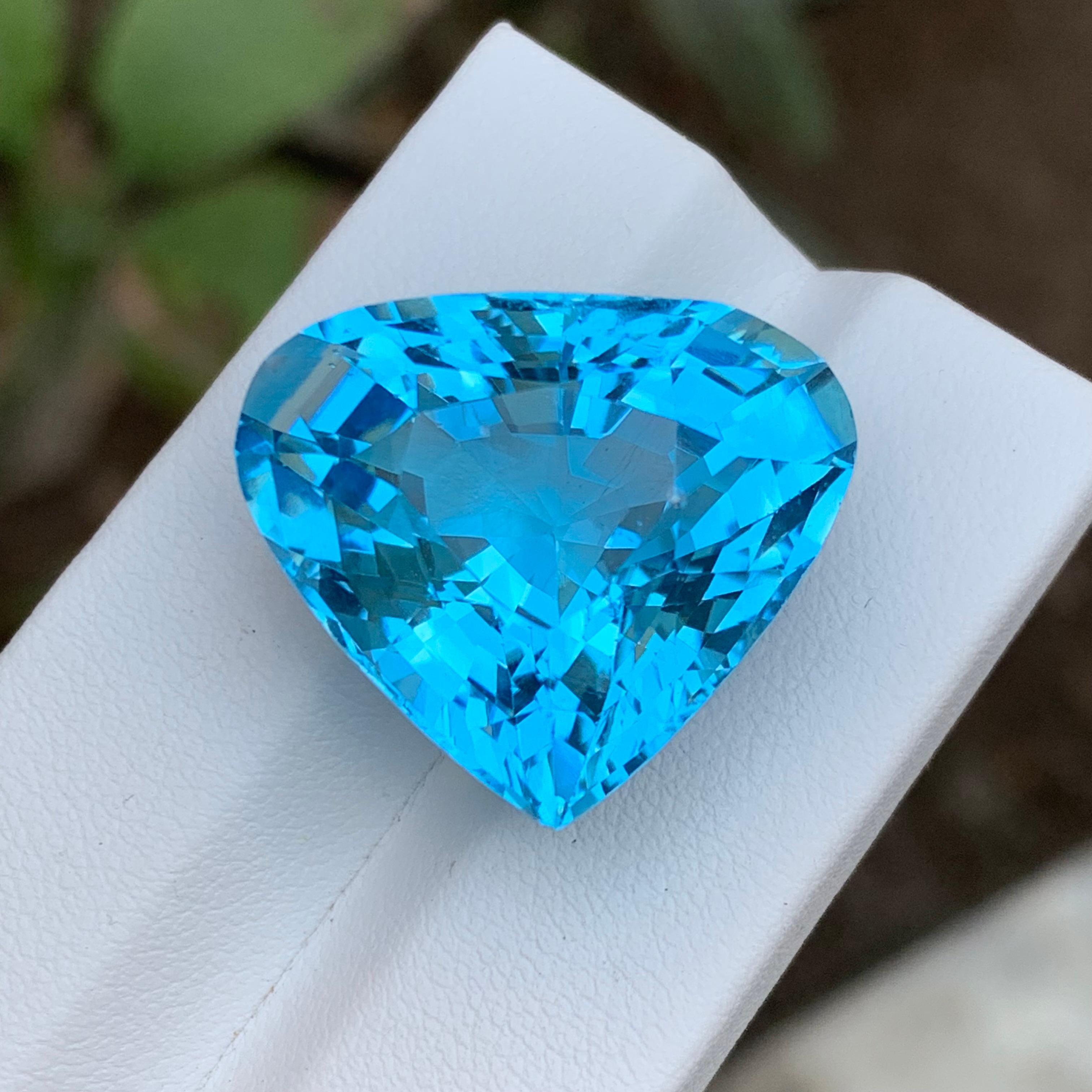 Sky Blue Natural Swiss Topaz Pendant Bracelet Loose Gemstone 43.80 Ct Pear Cut For Sale 5