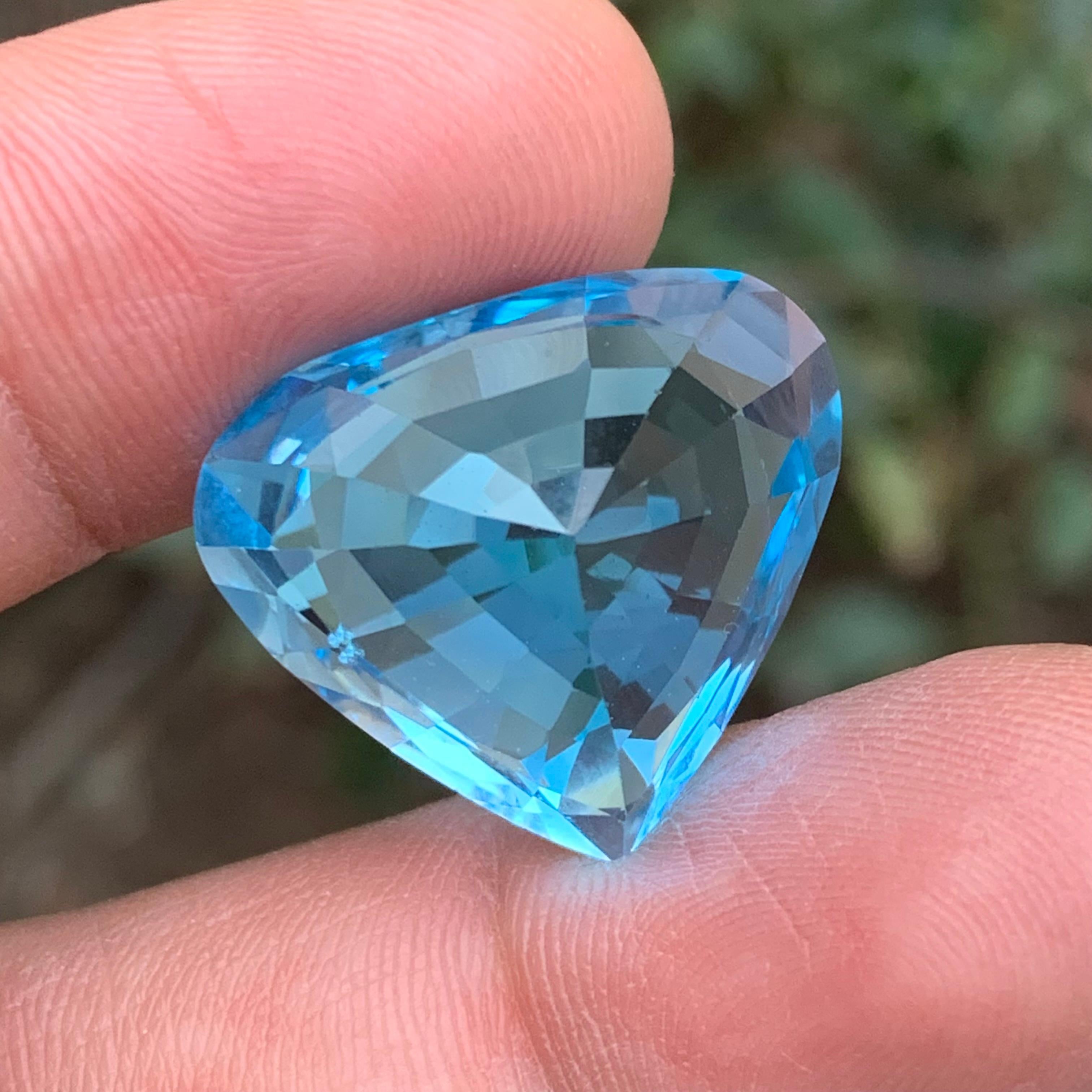 Sky Blue Natural Swiss Topaz Pendant Bracelet Loose Gemstone 43.80 Ct Pear Cut In New Condition For Sale In Peshawar, PK