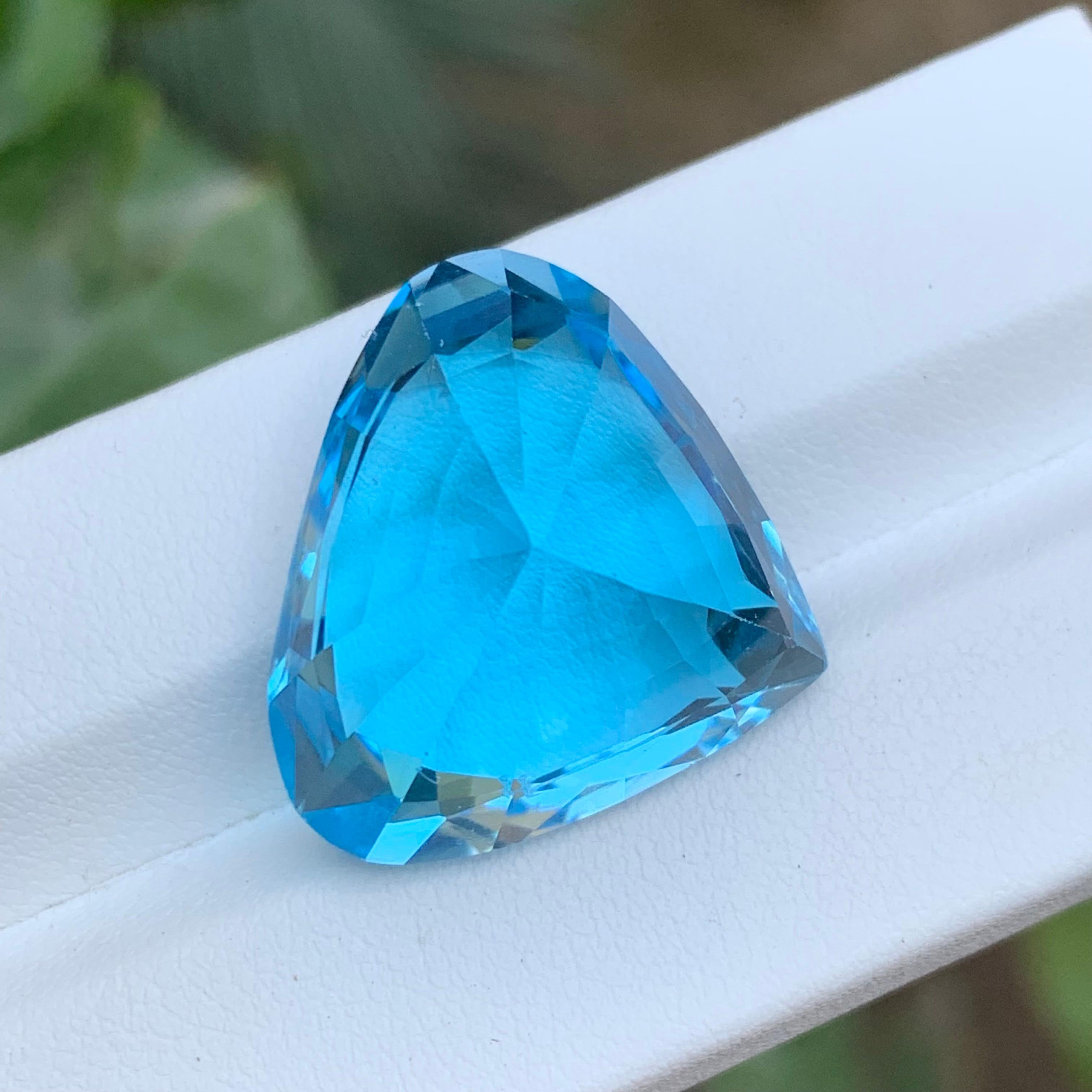 Sky Blue Natural Swiss Topaz Pendant Bracelet Loose Gemstone 43.80 Ct Pear Cut For Sale 3