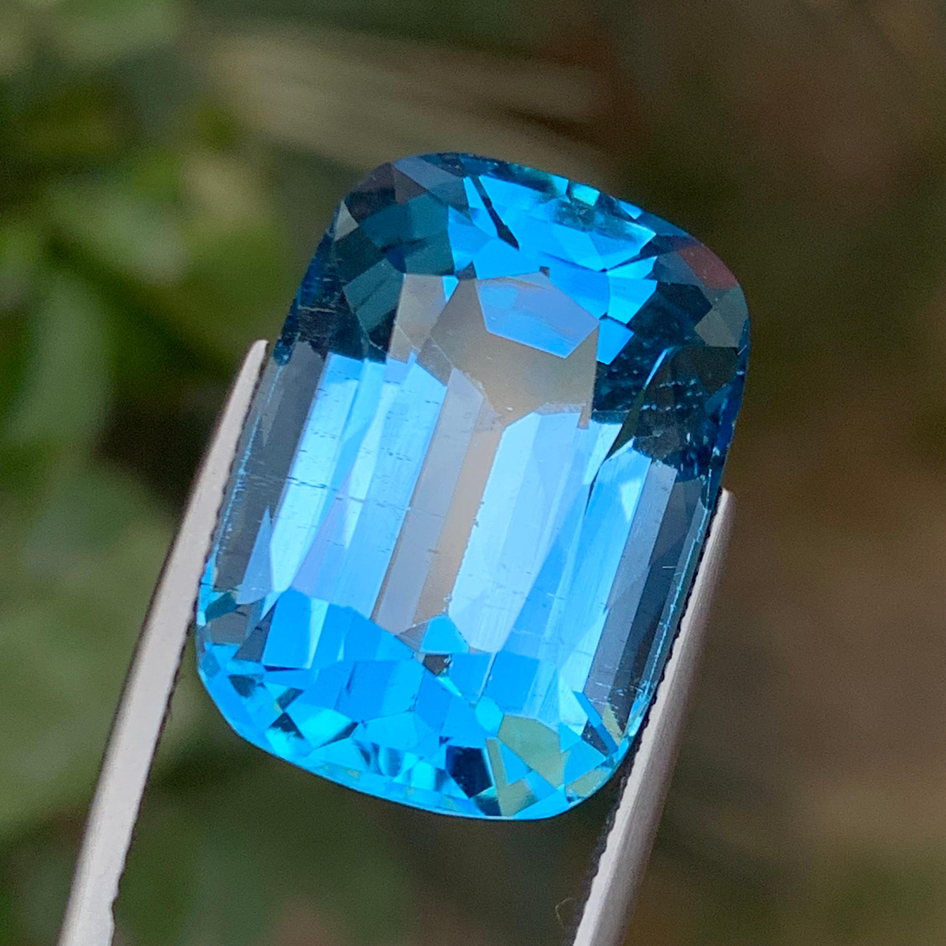 Sky Blue Natural Swiss Topaz Pendant Bracelet Loose Gemstone 51.90Ct Cushion Cut For Sale 5