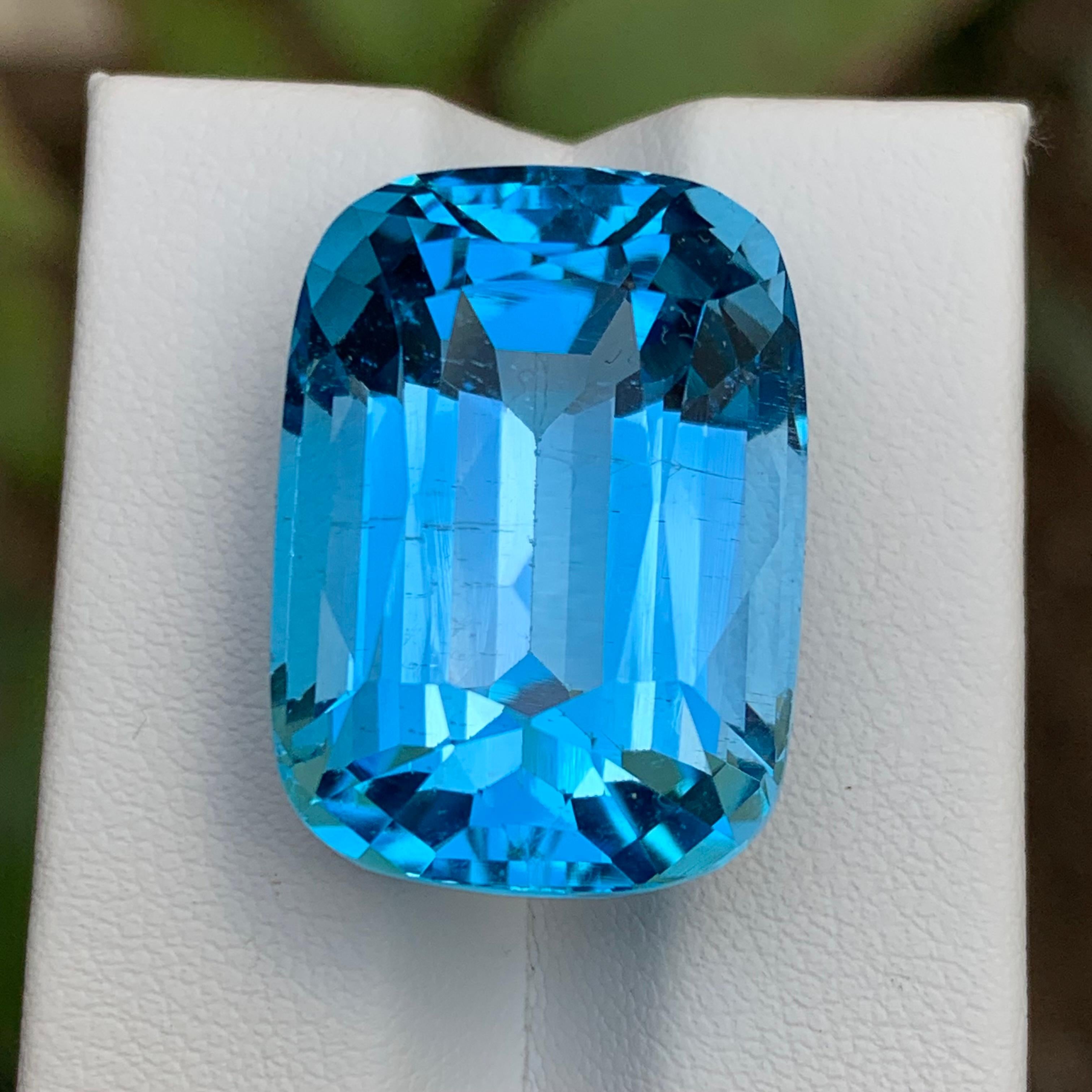 Sky Blue Natural Swiss Topaz Pendant Bracelet Loose Gemstone 51.90Ct Cushion Cut For Sale 6